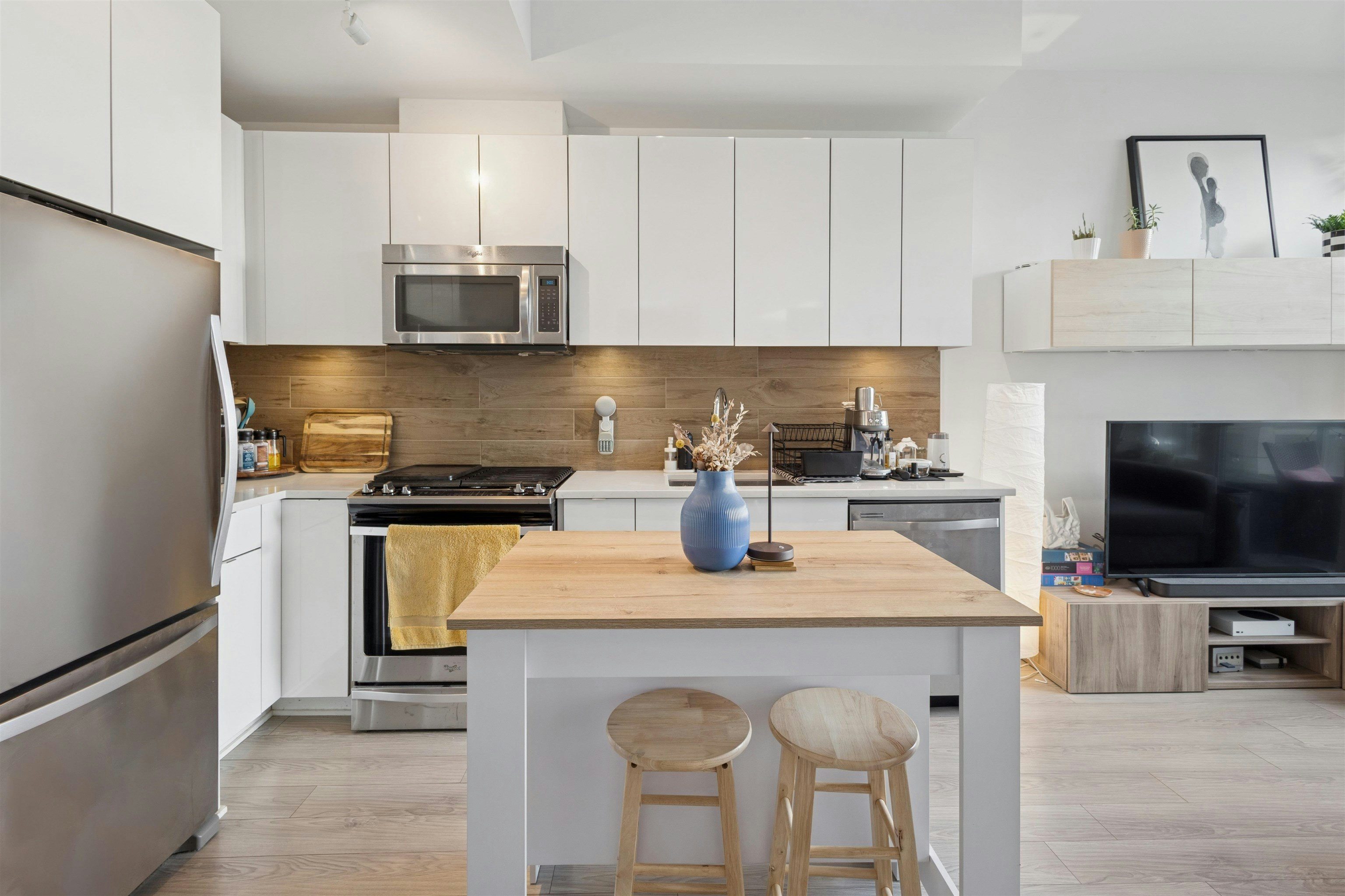 208-200 Nelson's Crescent, New Westminster, BC, V3L 0H4