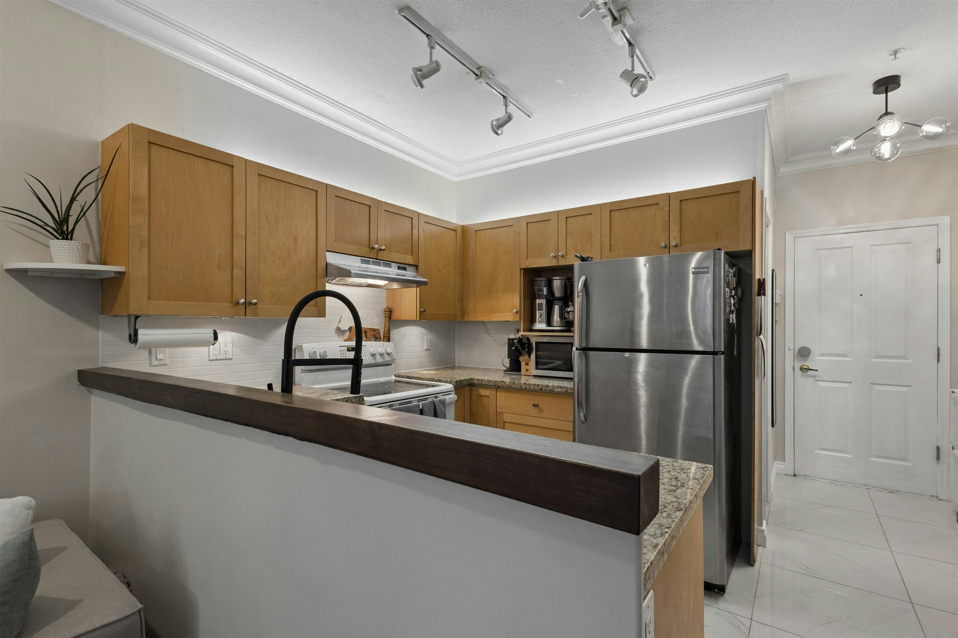 101-1675 W 10th Avenue, Vancouver, BC, V6J 2A2 - 12