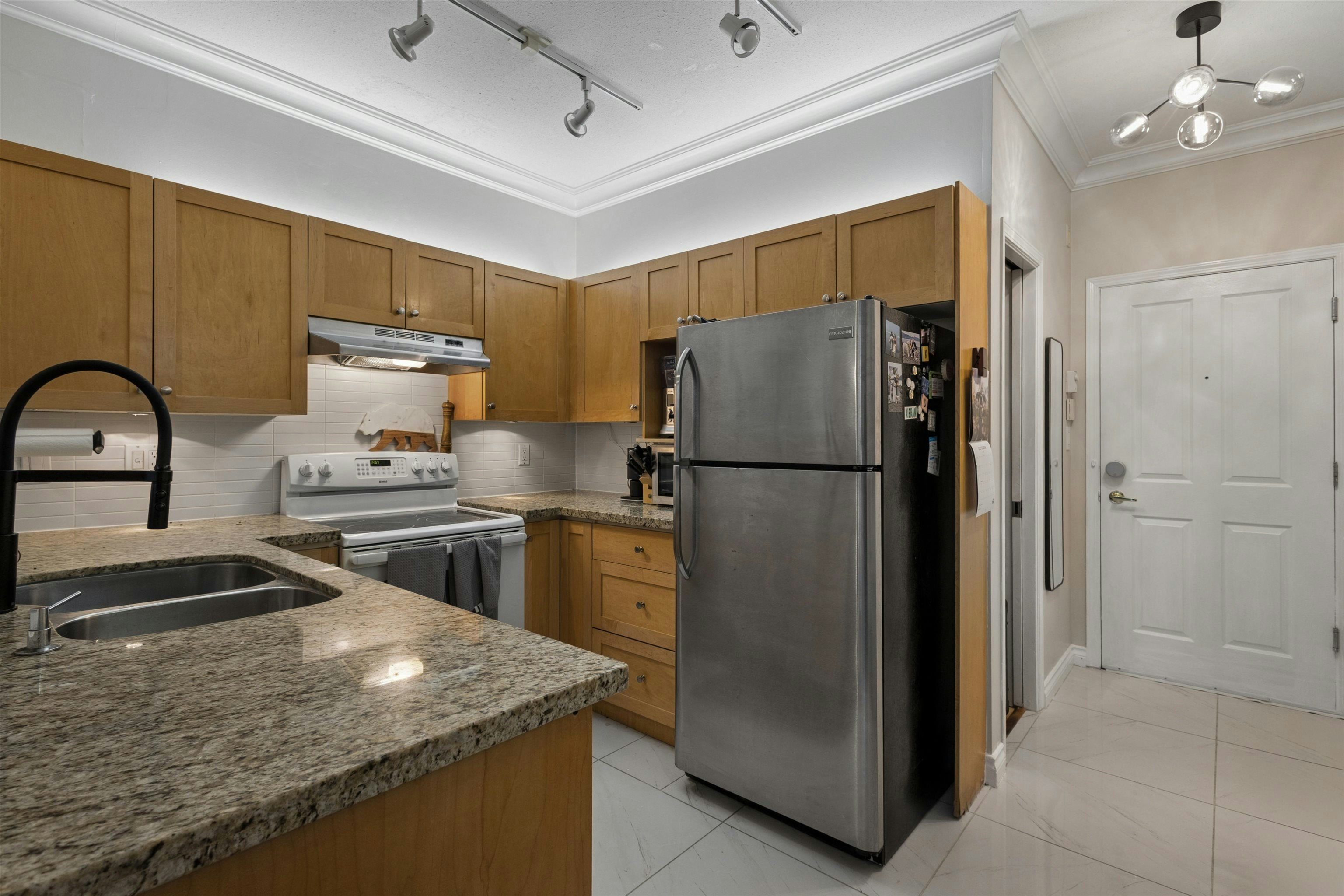 101-1675 W 10th Avenue, Vancouver, BC, V6J 2A2 - 15