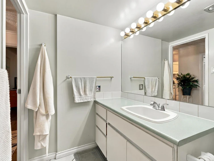 403-2024 Fullerton Avenue, North Vancouver, BC, V7P 3G4 - 18