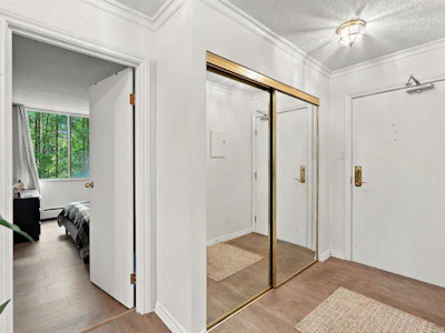 403-2024 Fullerton Avenue - 4