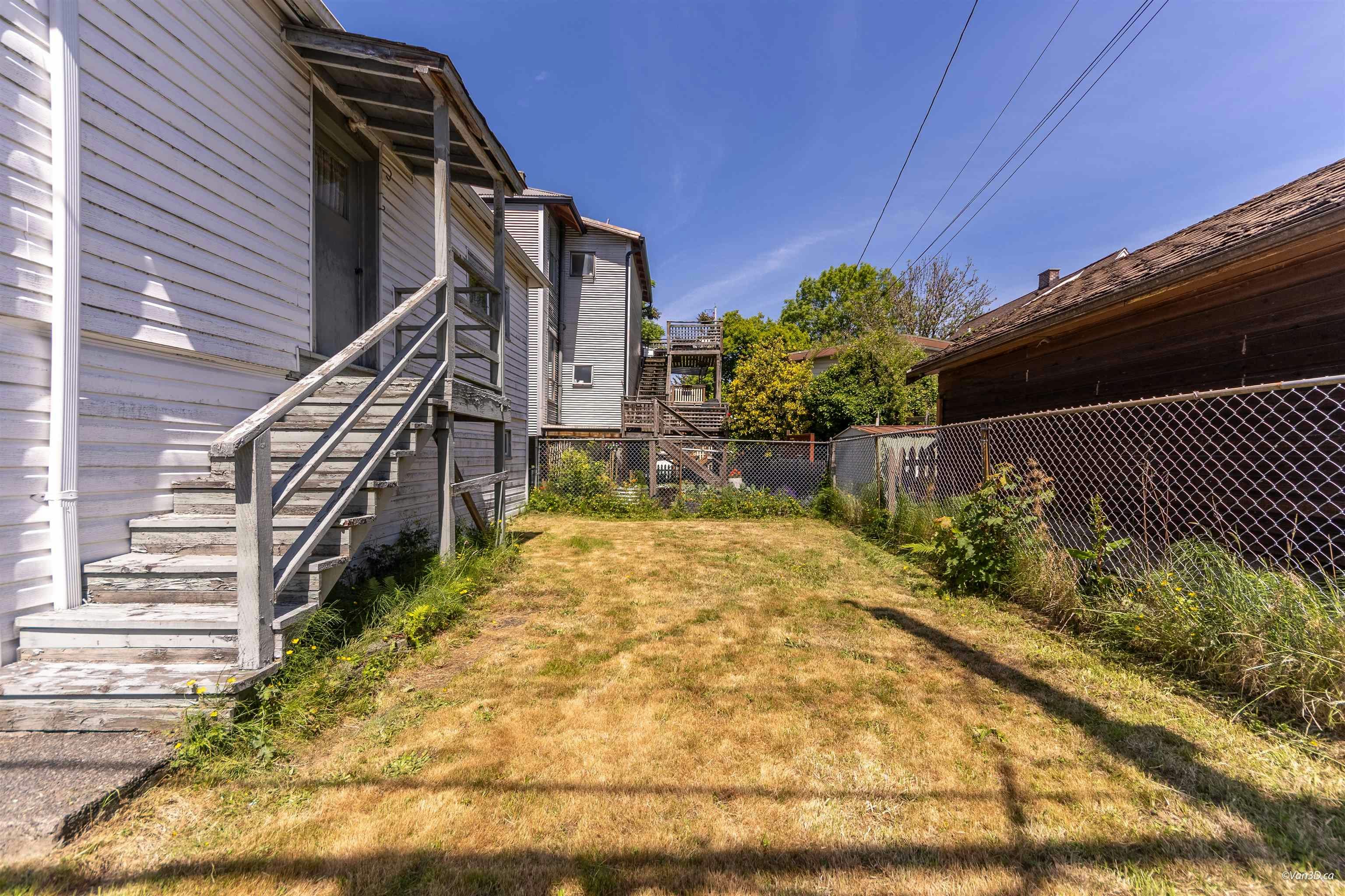 824 Semlin Drive, Vancouver, BC, V5L 4J5 - 6