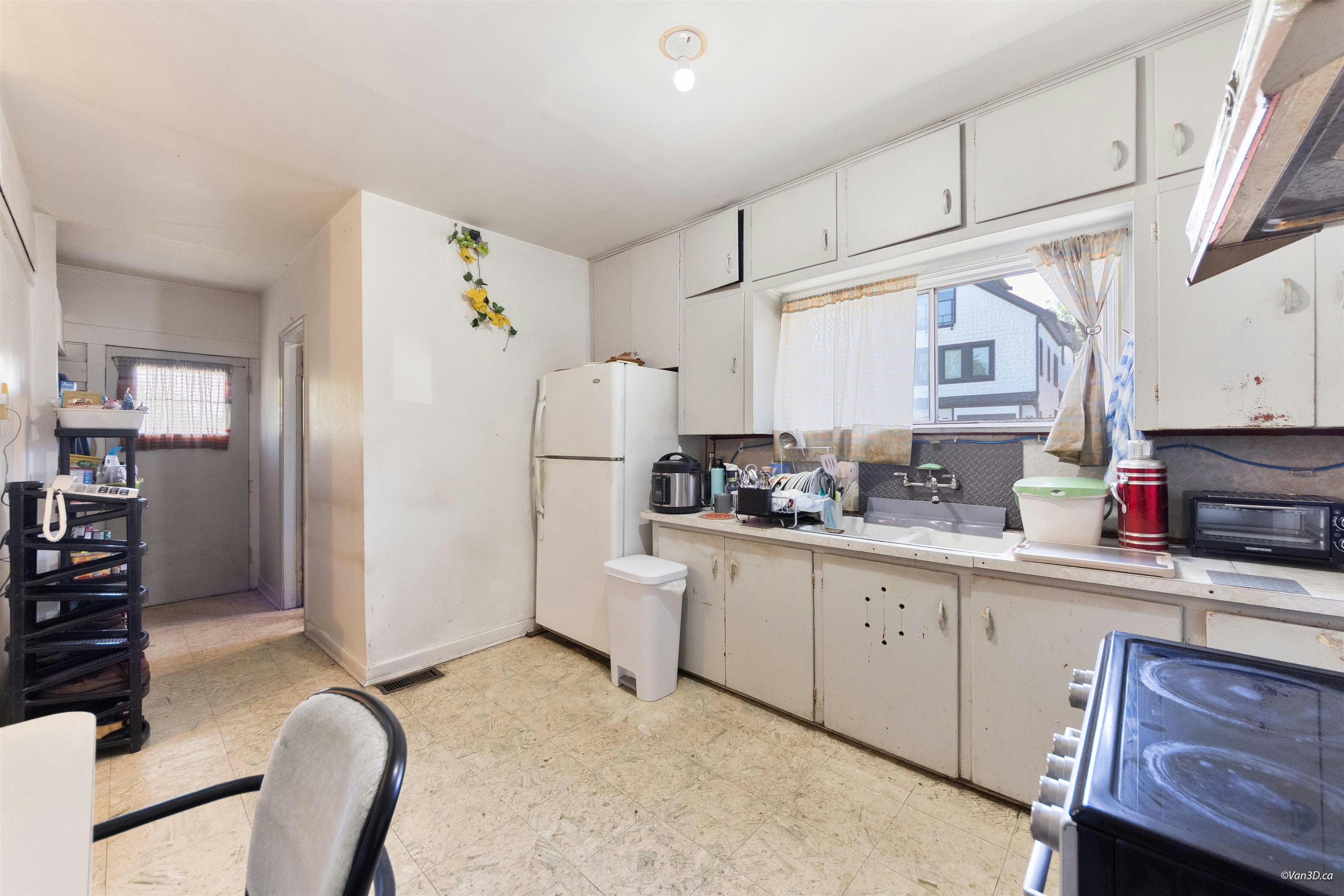 824 Semlin Drive, Vancouver, BC, V5L 4J5 - 8