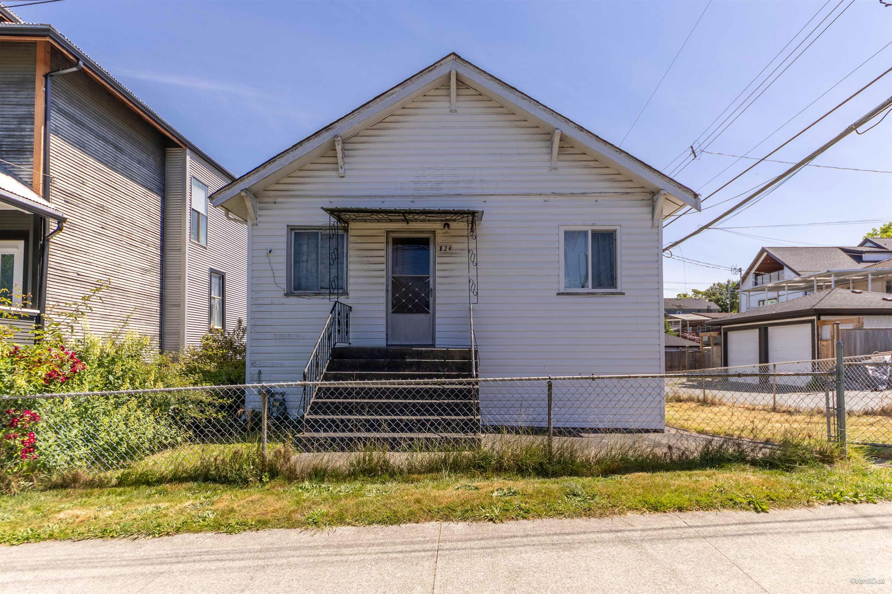824 Semlin Drive, Vancouver, BC, V5L 4J5