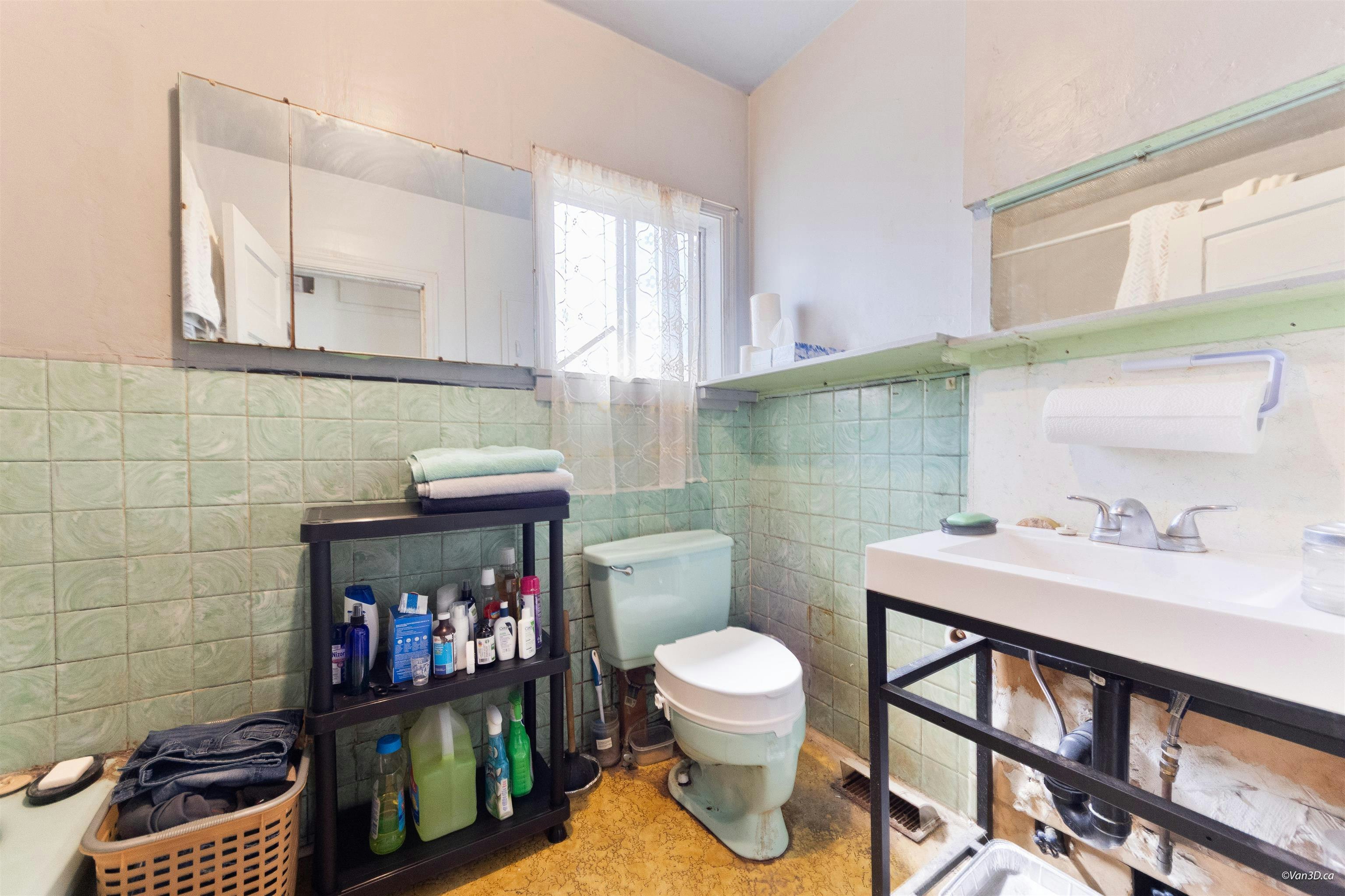 824 Semlin Drive, Vancouver, BC, V5L 4J5 - 15