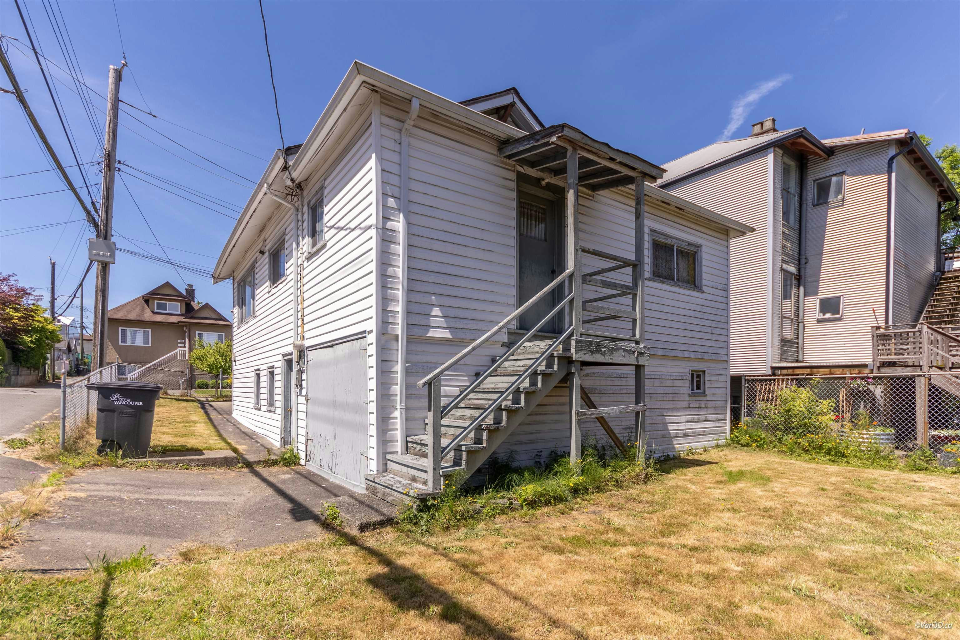 824 Semlin Drive, Vancouver, BC, V5L 4J5 - 4