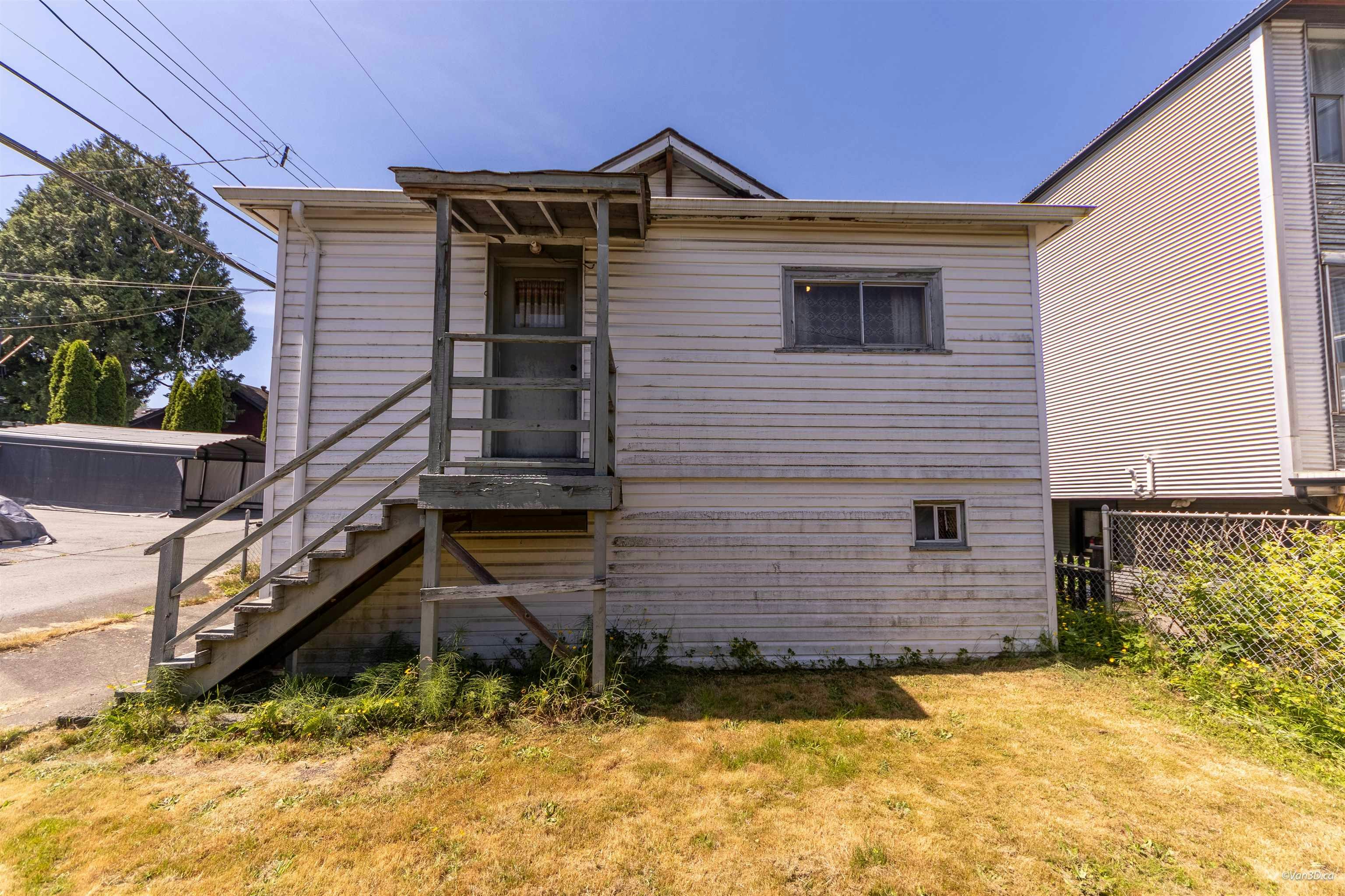 824 Semlin Drive, Vancouver, BC, V5L 4J5 - 5