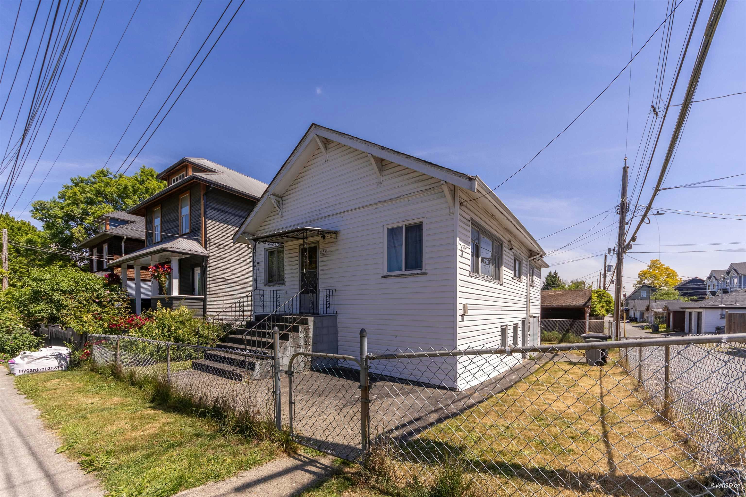 824 Semlin Drive, Vancouver, BC, V5L 4J5 - 3