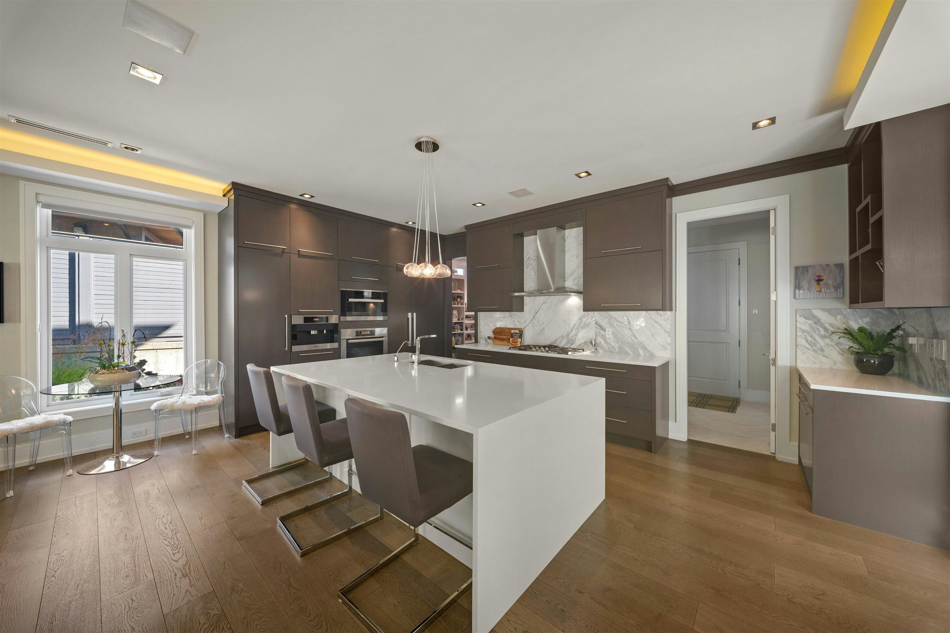 966 Beaumont Drive, North Vancouver, BC, V7R 1P6 - 8
