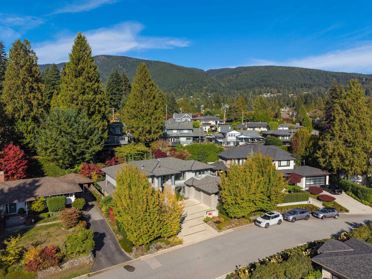 966 Beaumont Drive, North Vancouver, BC, V7R 1P6 - 38
