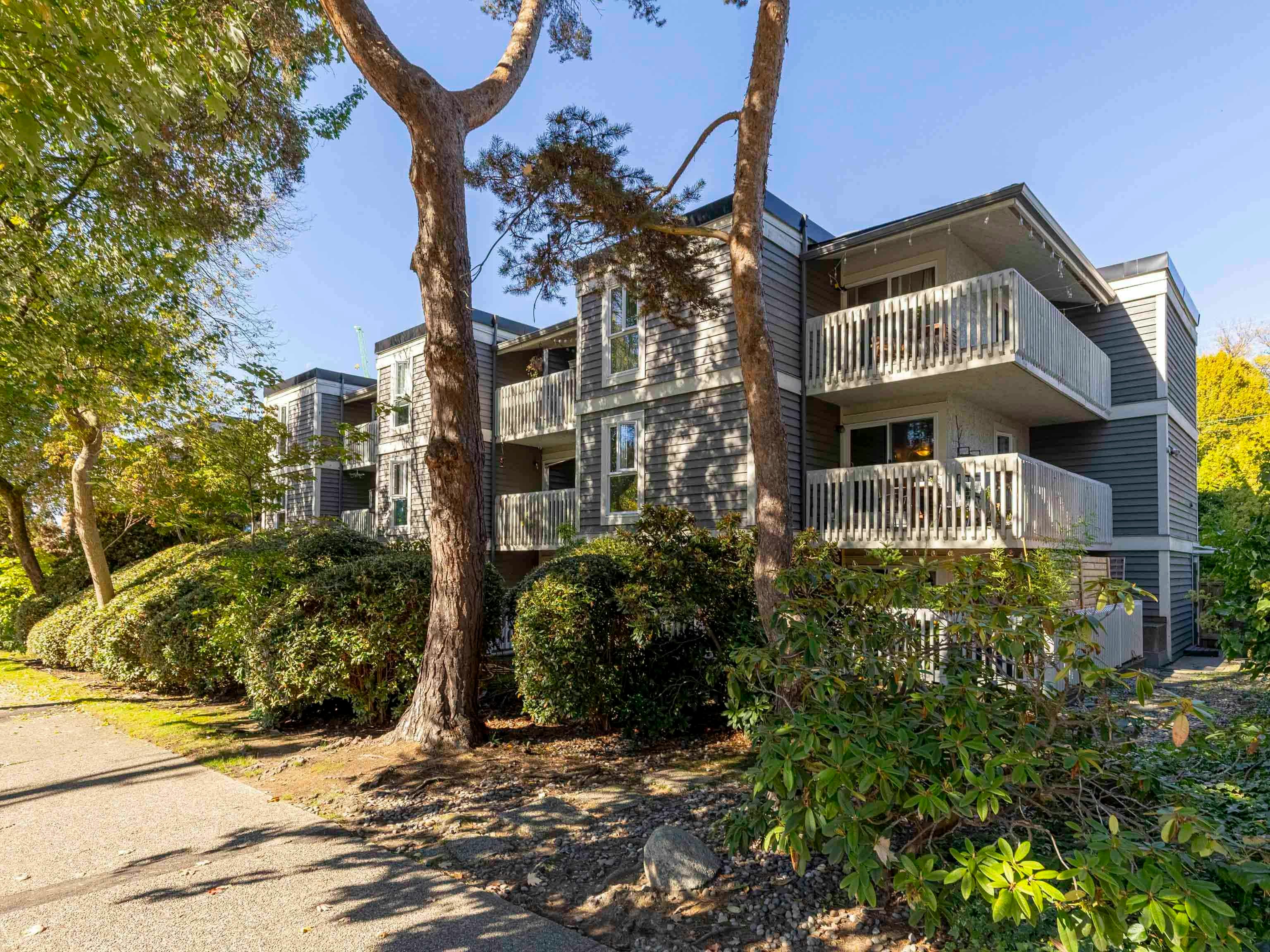 216-1545 E 2nd Avenue, Vancouver, BC, V5N 1C8 - 2