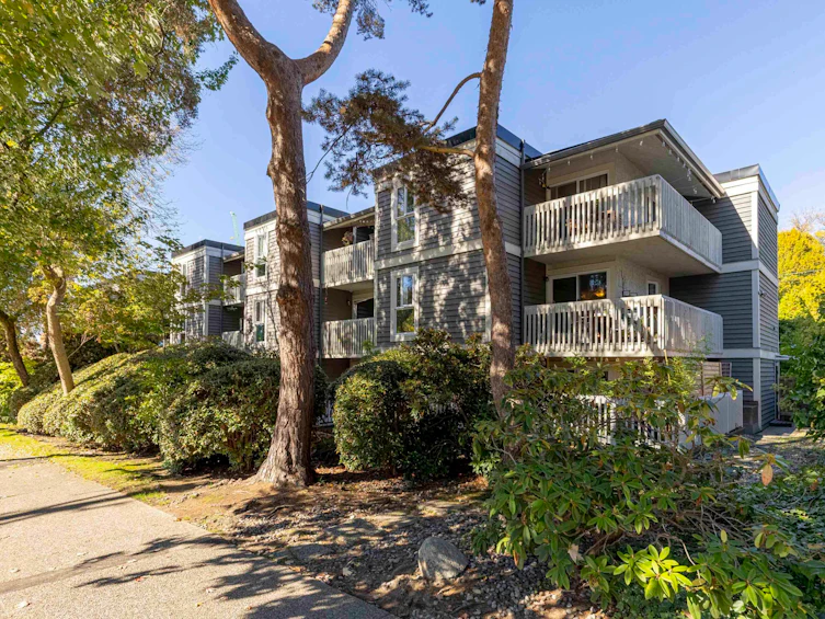 216-1545 E 2nd Avenue, Vancouver, BC, V5N 1C8 - 2