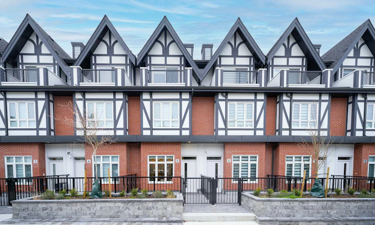 4-6988 Griffiths Avenue