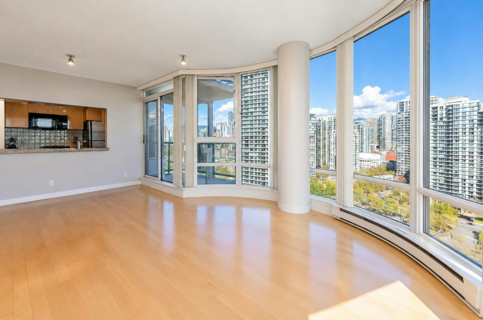 1907-1067 Marinaside Crescent, Vancouver, BC, V6Z 3A4 - 3