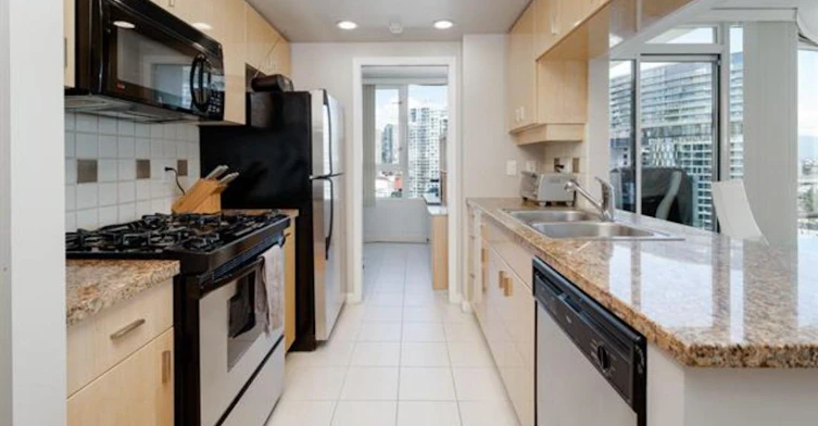 1907-1067 Marinaside Crescent, Vancouver, BC, V6Z 3A4 - 2