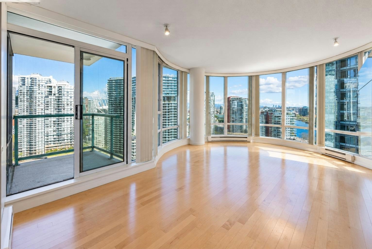 1907-1067 Marinaside Crescent, Vancouver, BC, V6Z 3A4 - 4
