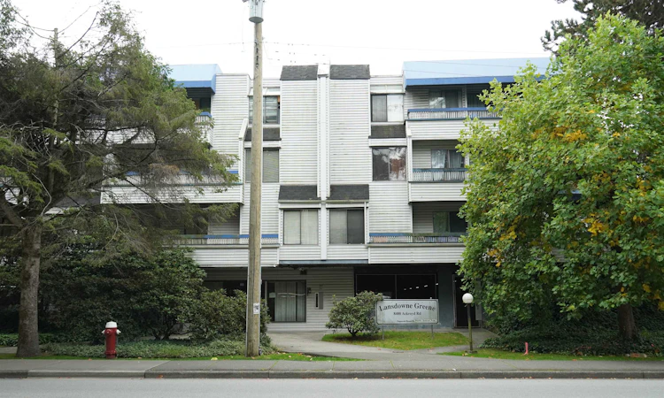 216-8400 Ackroyd Road