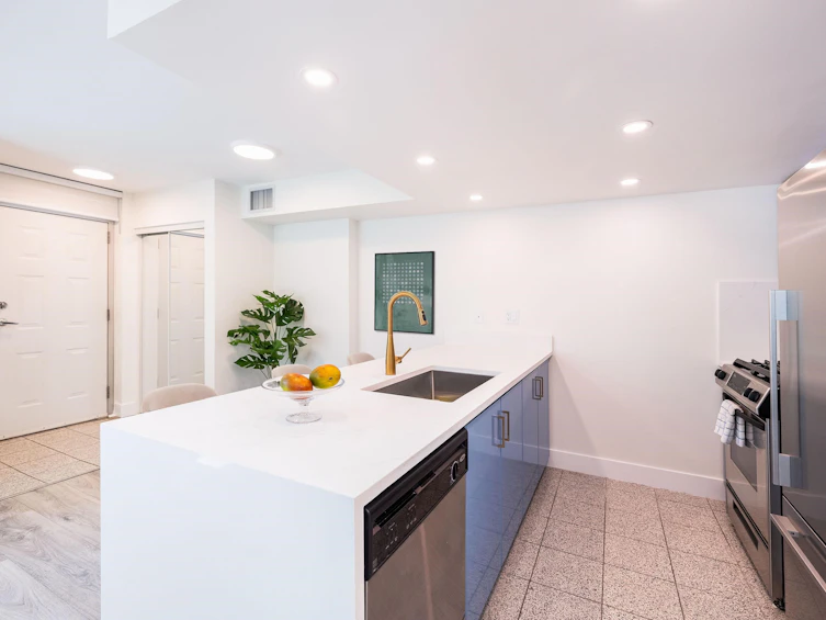 TH8-168 E Esplanade Avenue, North Vancouver, BC, V7L 4X8 - 14
