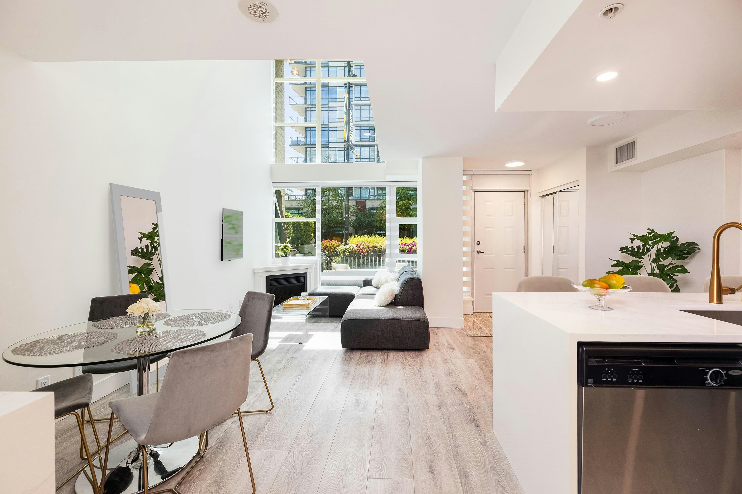 TH8-168 E Esplanade Avenue, North Vancouver, BC, V7L 4X8 - 11