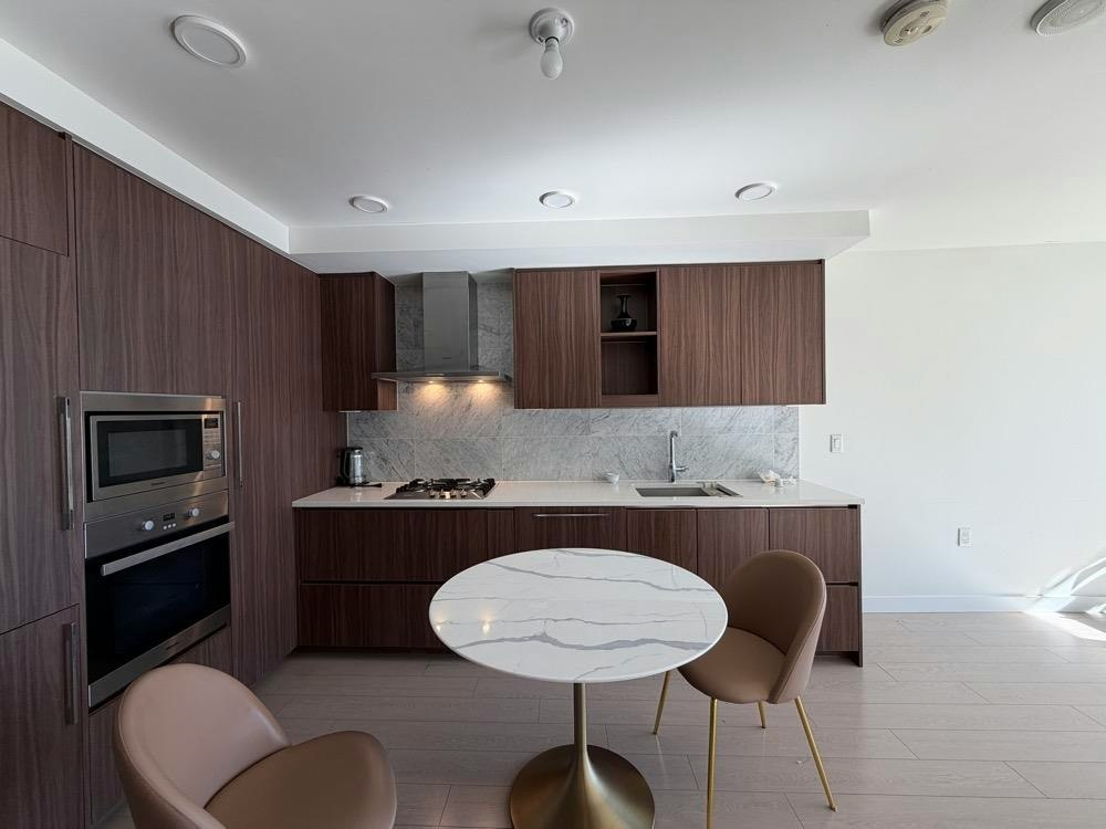 19F-433 Sw Marine Drive, Vancouver, BC, V5X 0H5 - 2