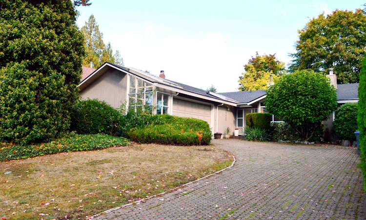 10430 Fraserglen Drive