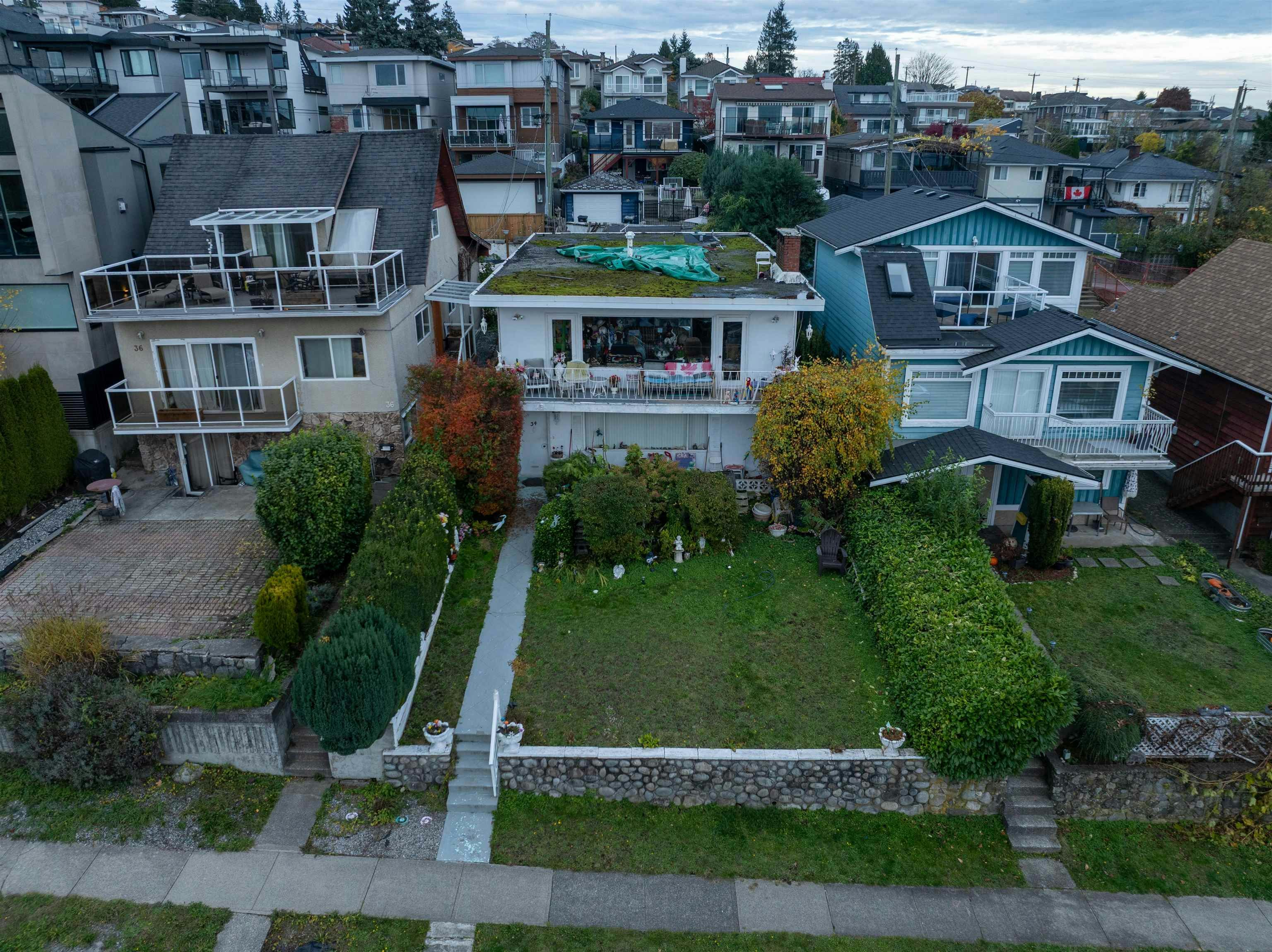 34 N Hythe Avenue, Burnaby, BC, V5B 1G4 - 2