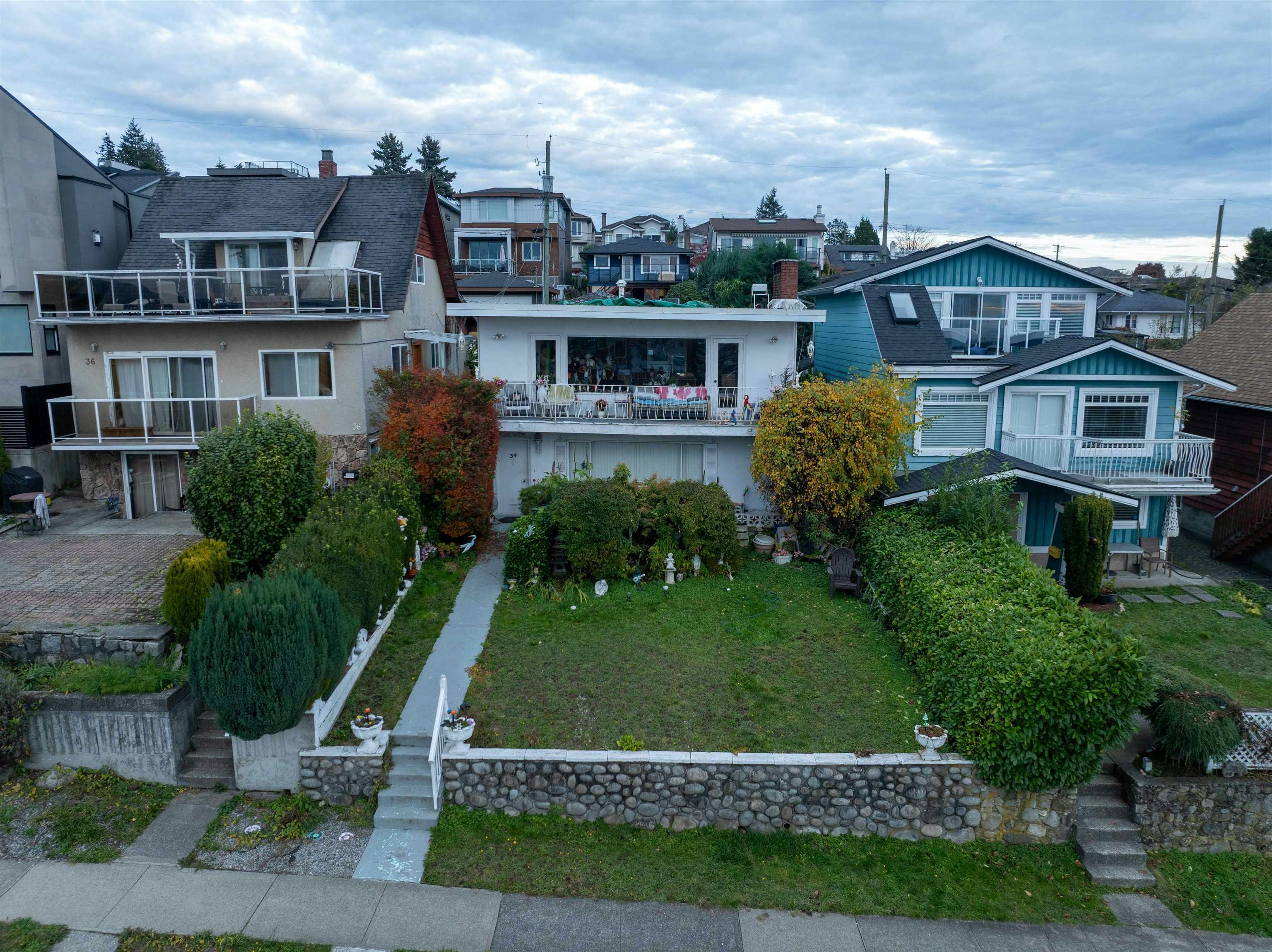 34 N Hythe Avenue, Burnaby, BC, V5B 1G4 - 3