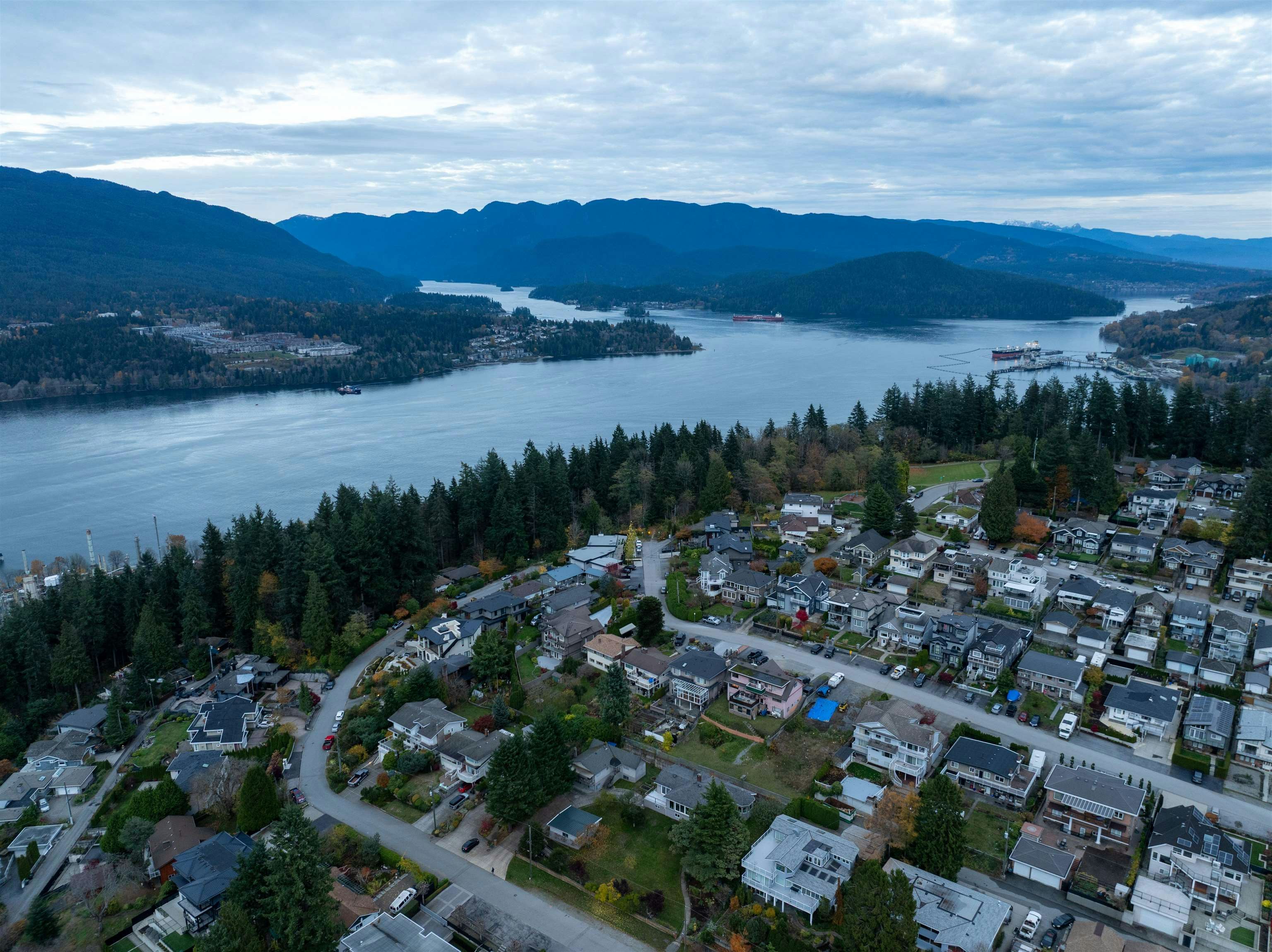 34 N Hythe Avenue, Burnaby, BC, V5B 1G4 - 31