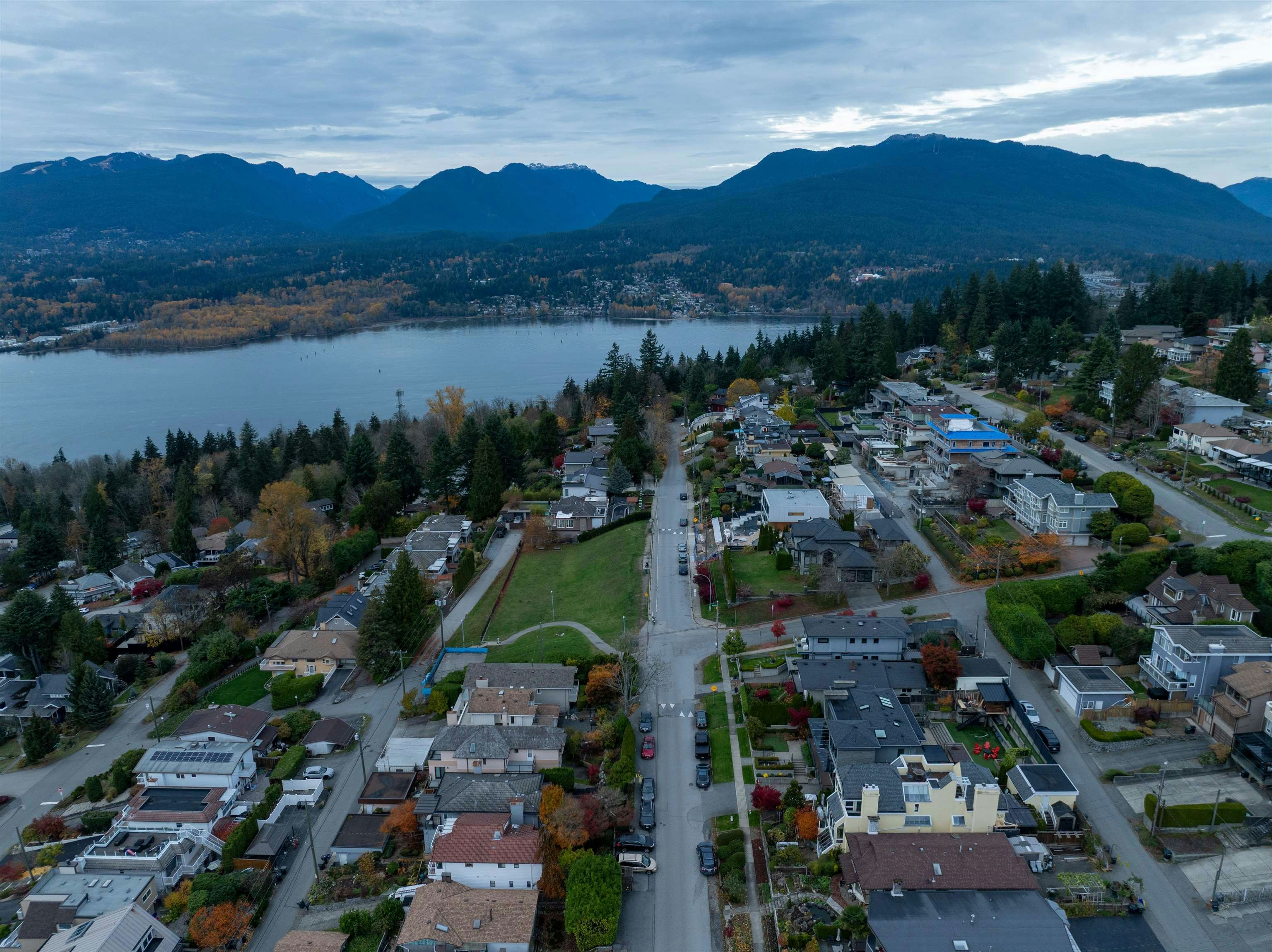34 N Hythe Avenue, Burnaby, BC, V5B 1G4 - 23