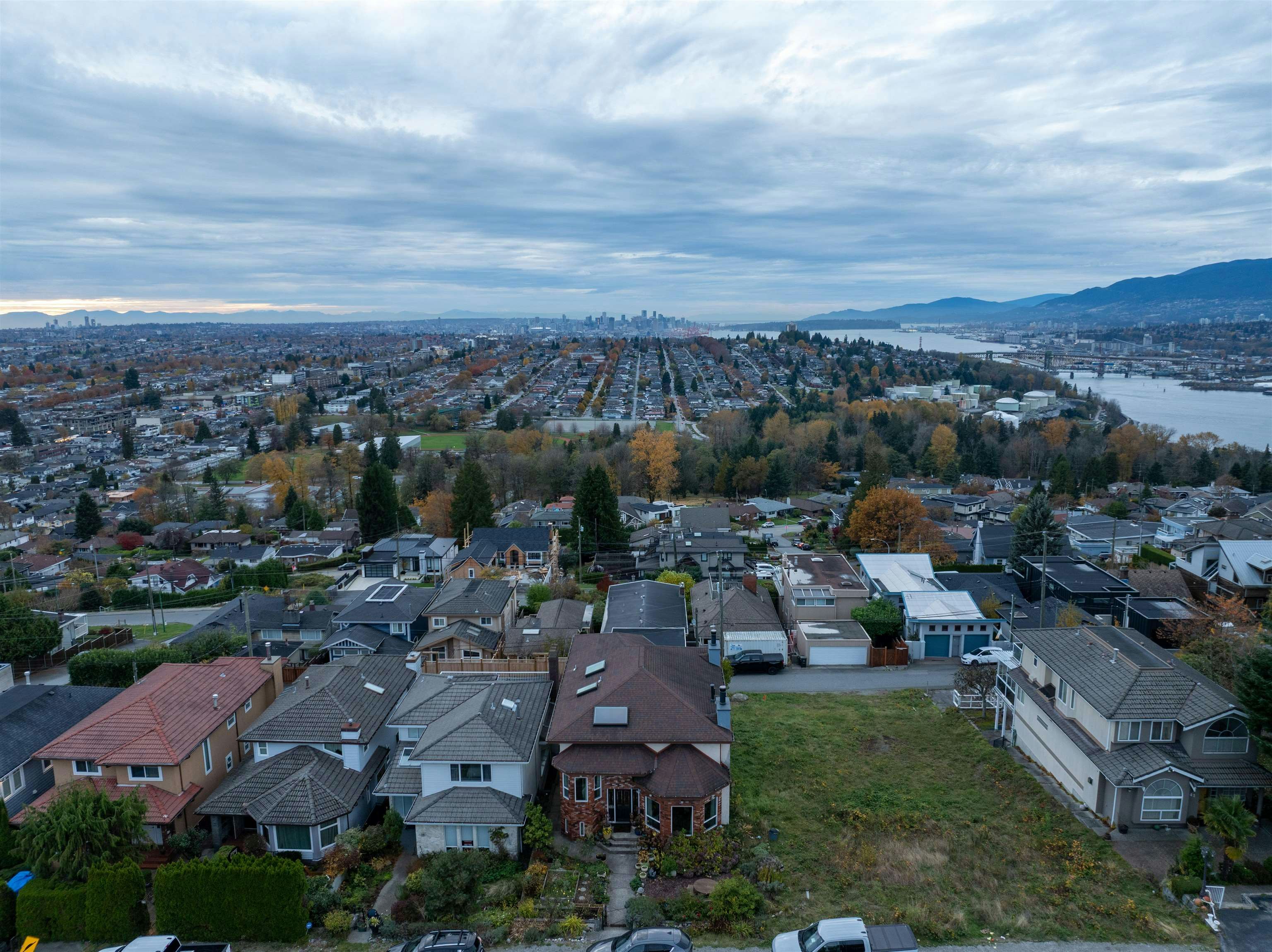 34 N Hythe Avenue, Burnaby, BC, V5B 1G4 - 11