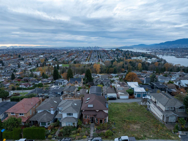 34 N Hythe Avenue, Burnaby, BC, V5B 1G4 - 11