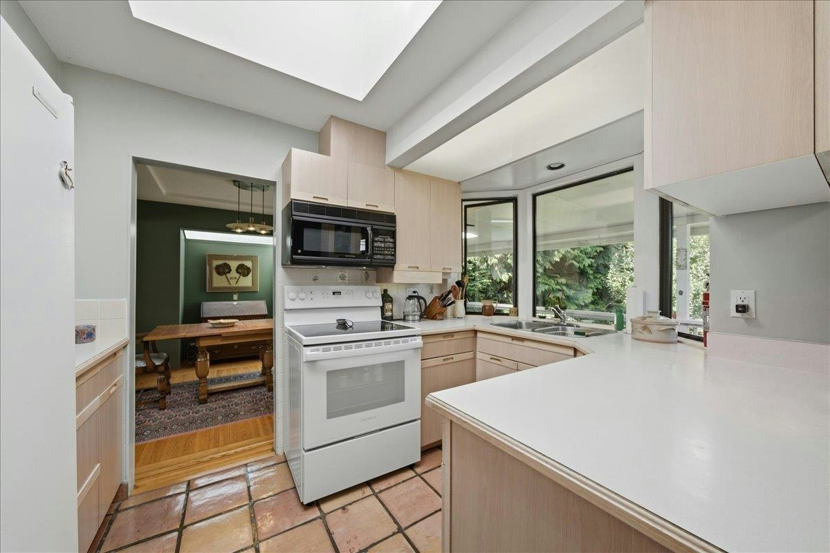 1388 Cambridge Drive, Coquitlam, BC, V3J 2P7 - 20