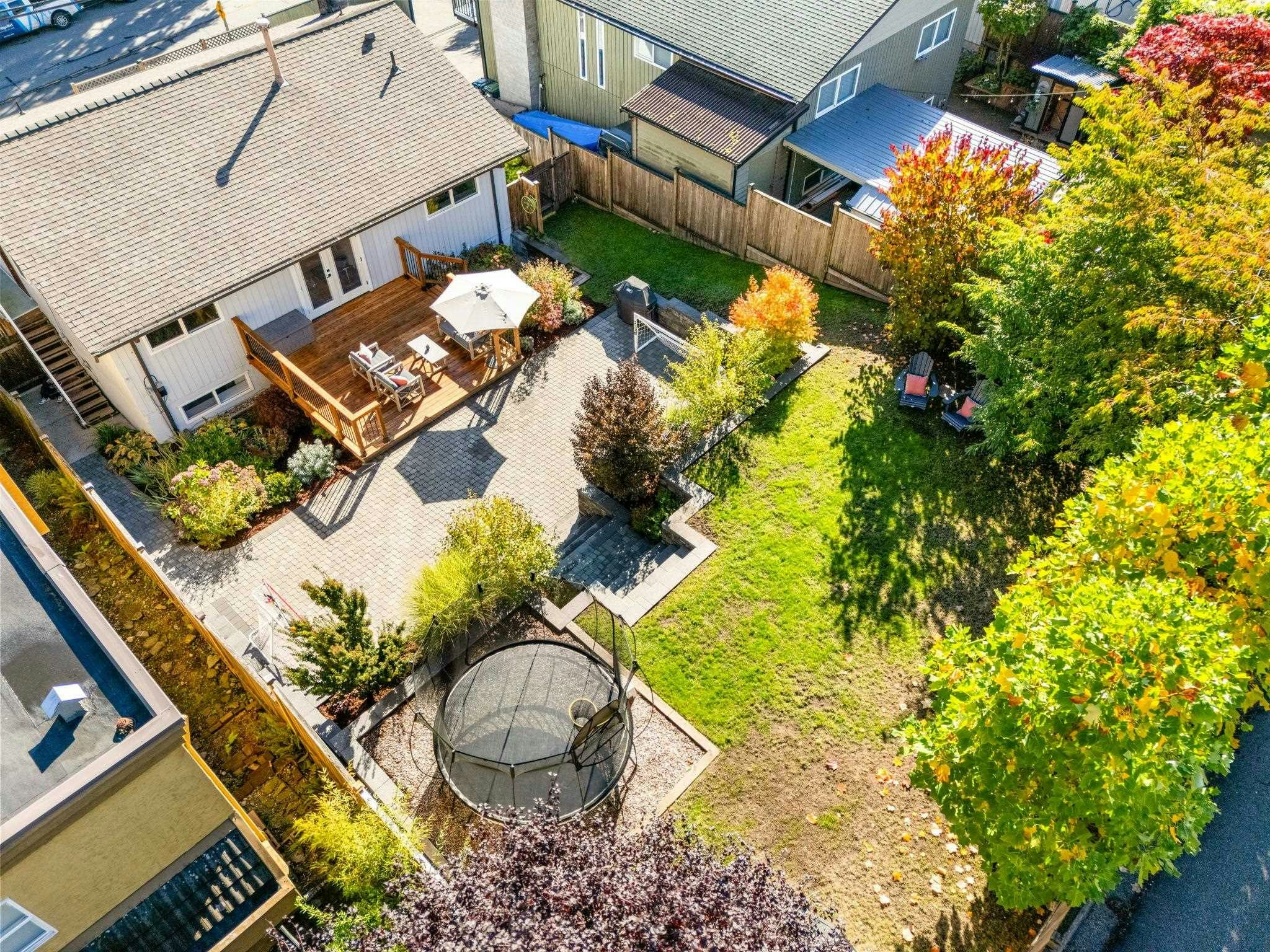 1147 Deep Cove Road, North Vancouver, BC, V7G 1S4