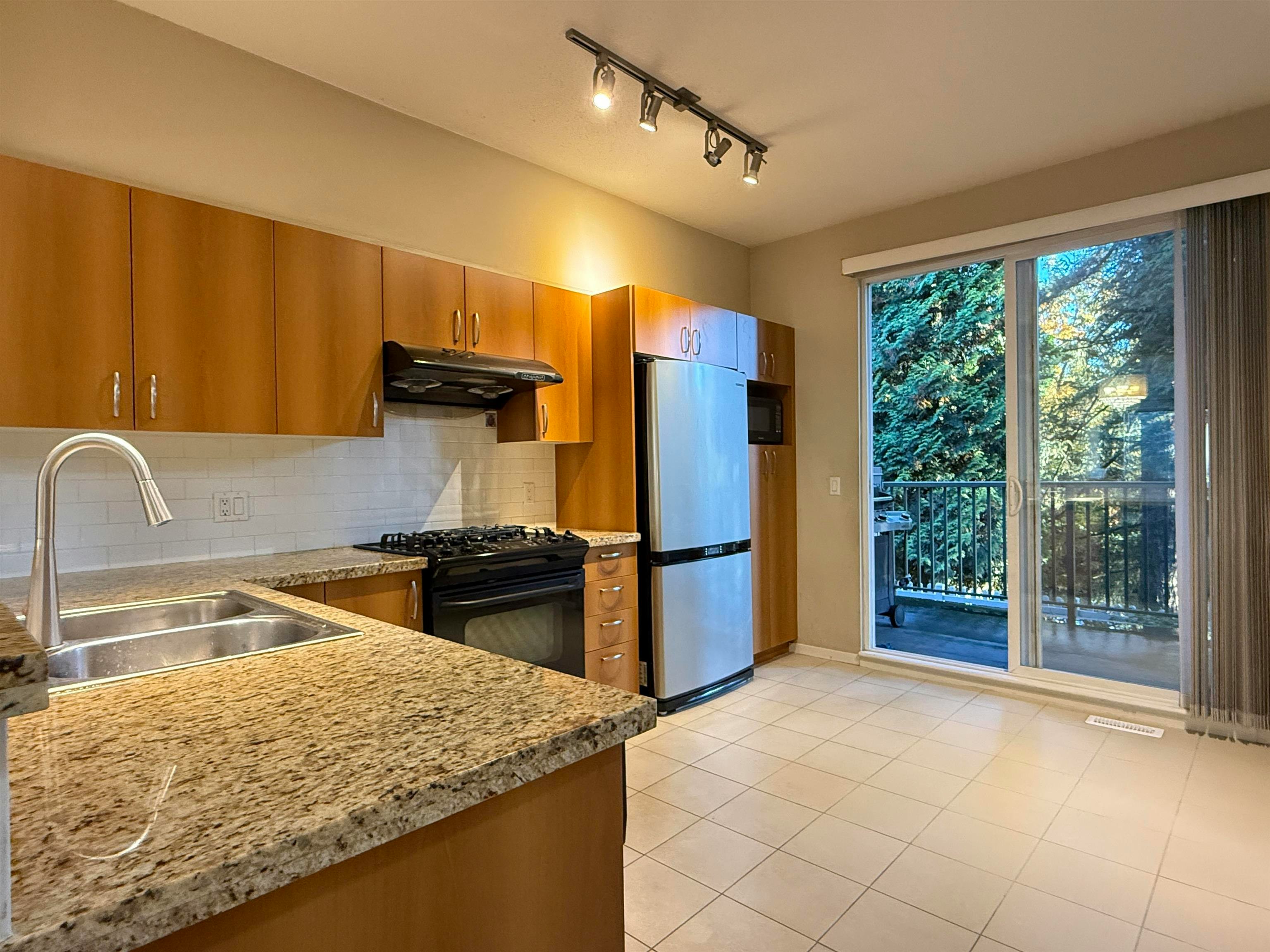18X-9133 Government Street, Burnaby, BC, V3N 0B1 5