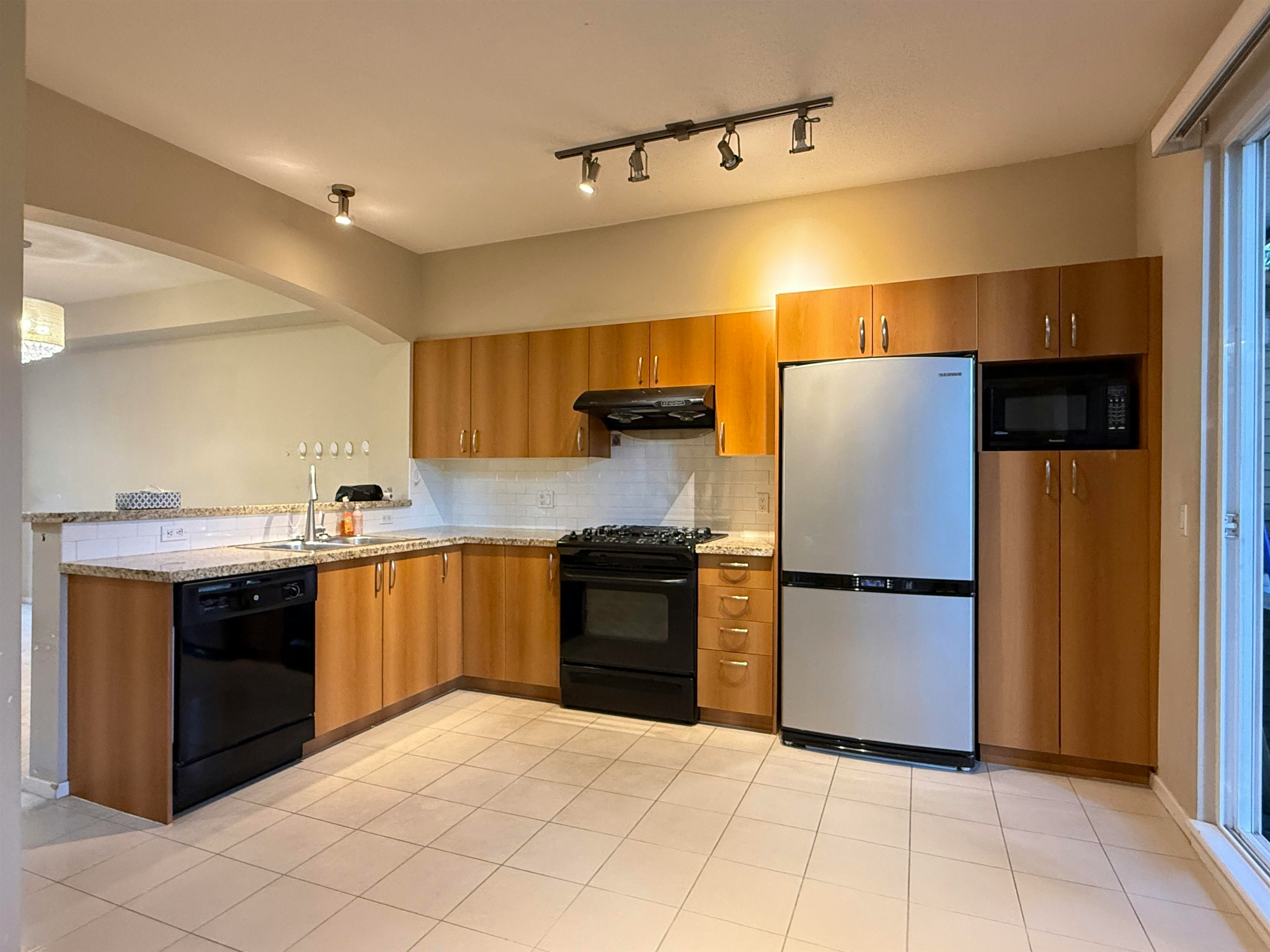 18X-9133 Government Street, Burnaby, BC, V3N 0B1 - 6