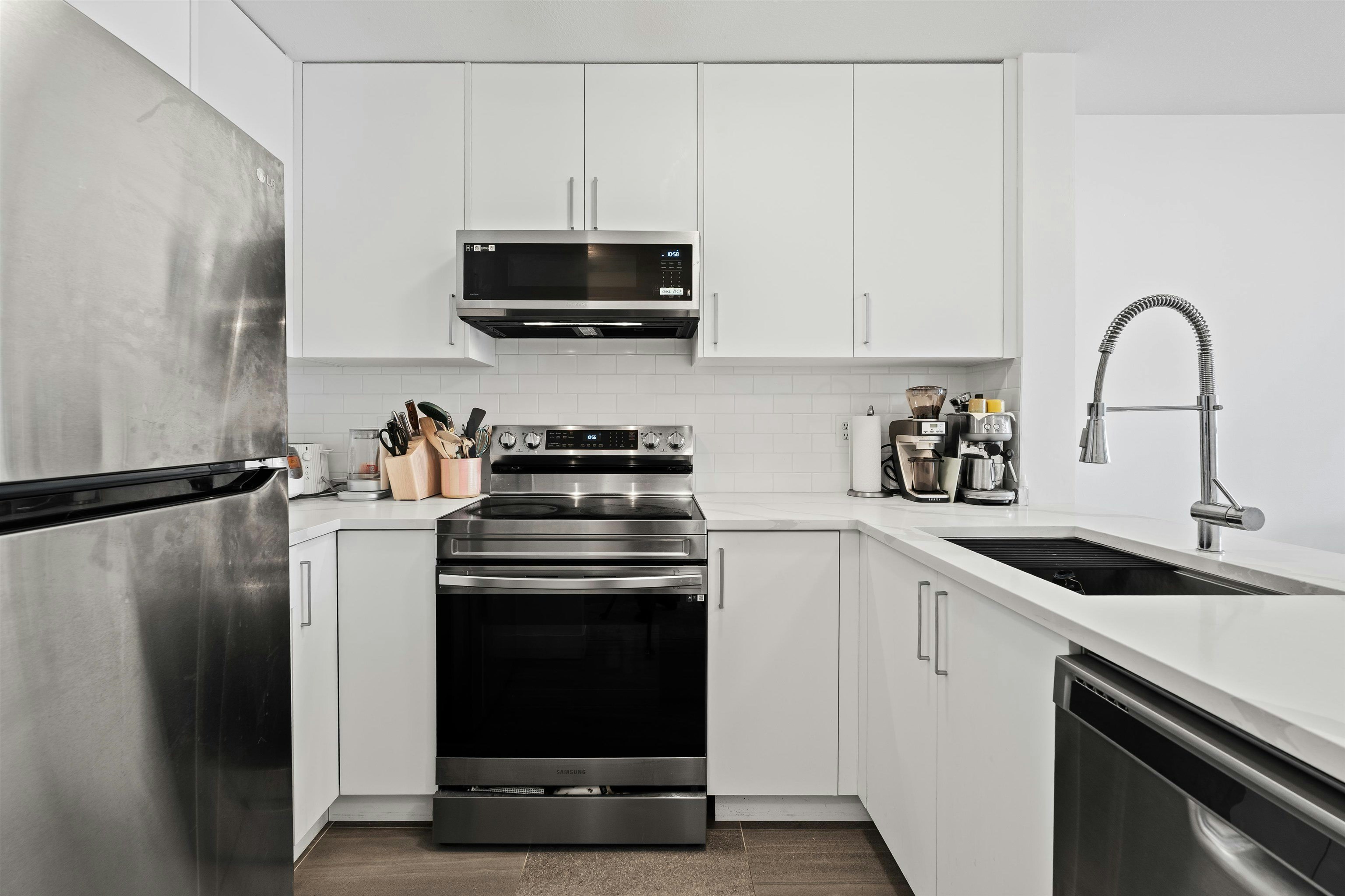 302-5818 Lincoln Street, Vancouver, BC, V5R 4P7 - 10