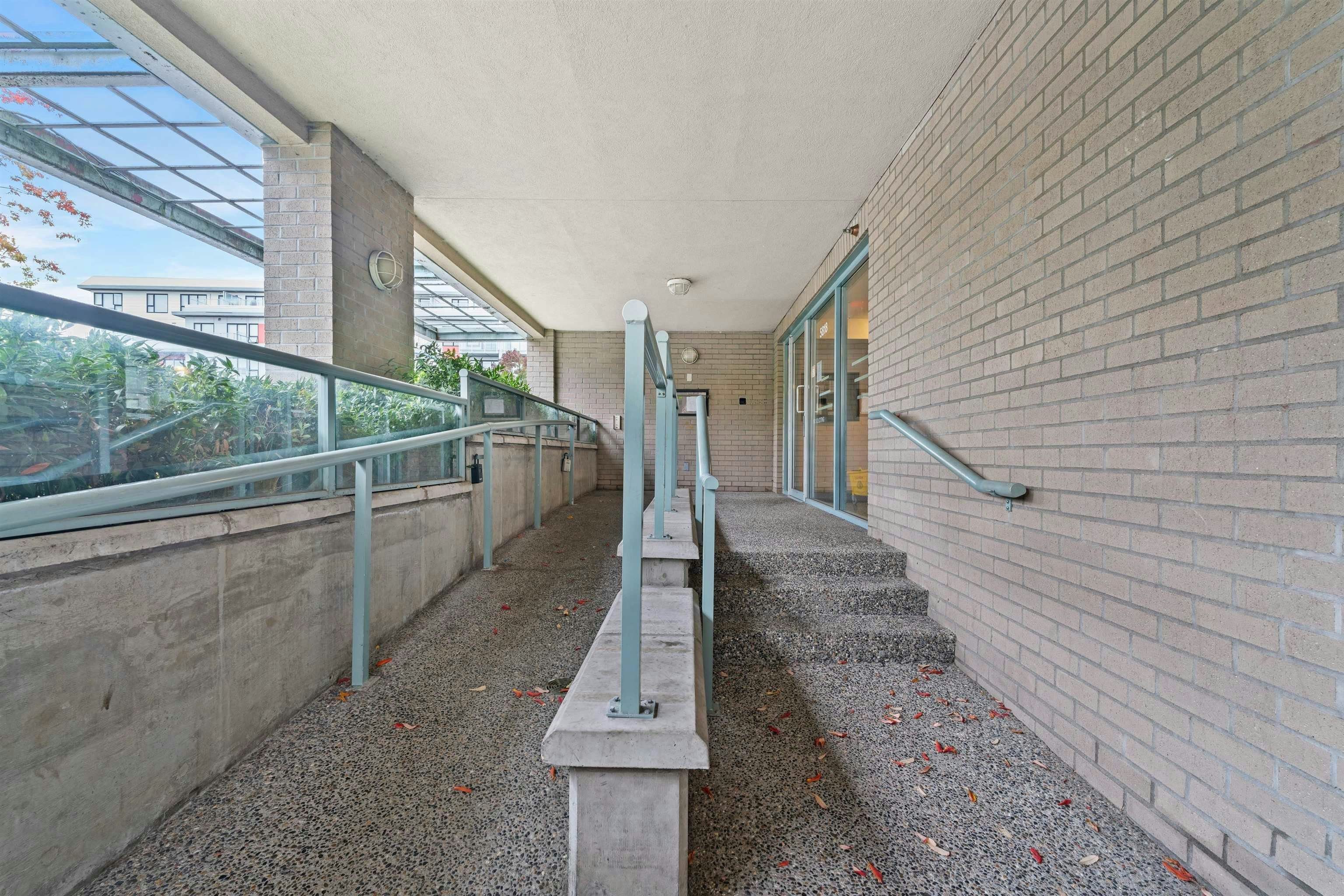 302-5818 Lincoln Street, Vancouver, BC, V5R 4P7 - 27
