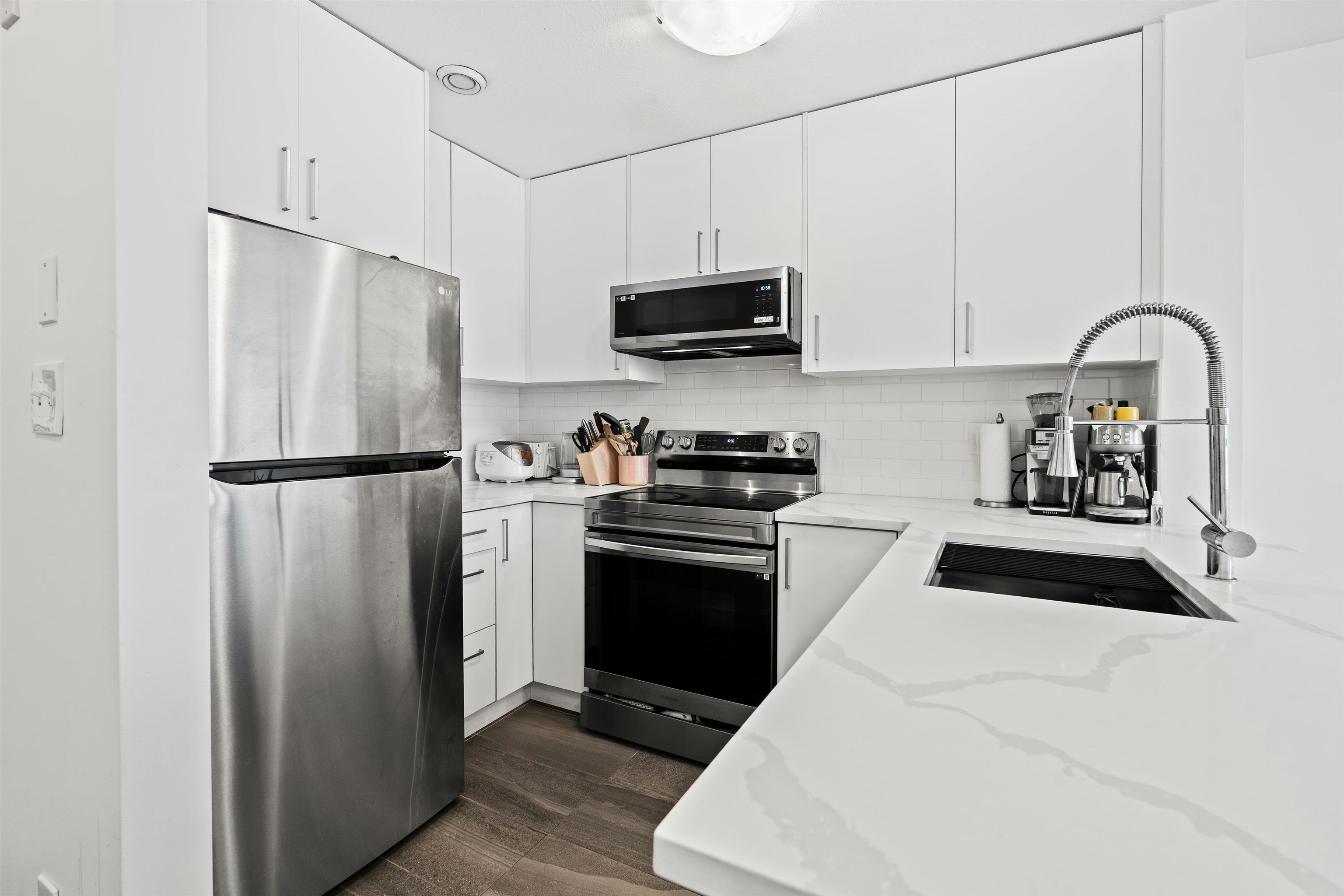 302-5818 Lincoln Street, Vancouver, BC, V5R 4P7 - 11