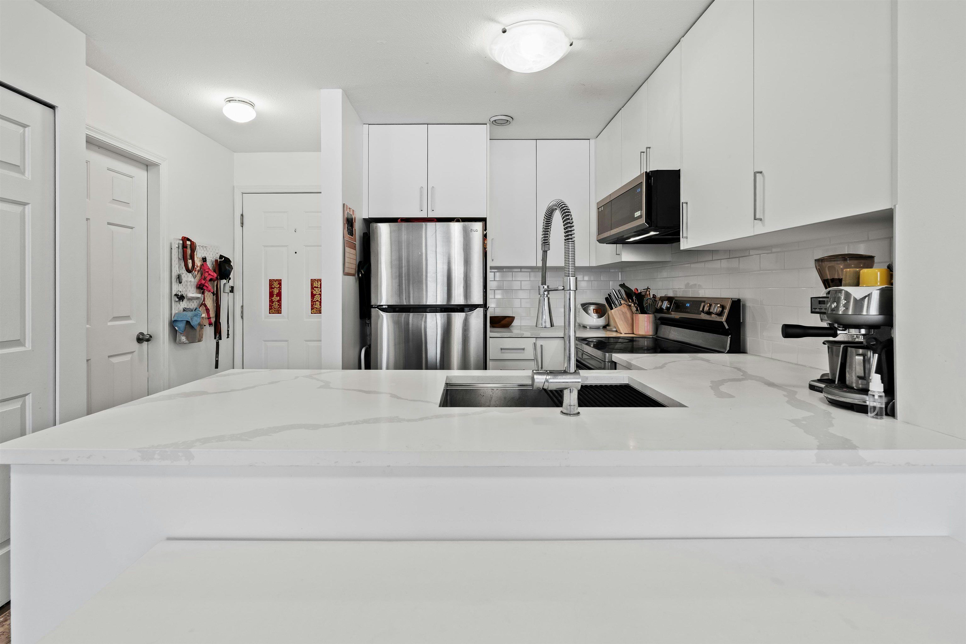 302-5818 Lincoln Street, Vancouver, BC, V5R 4P7 - 14