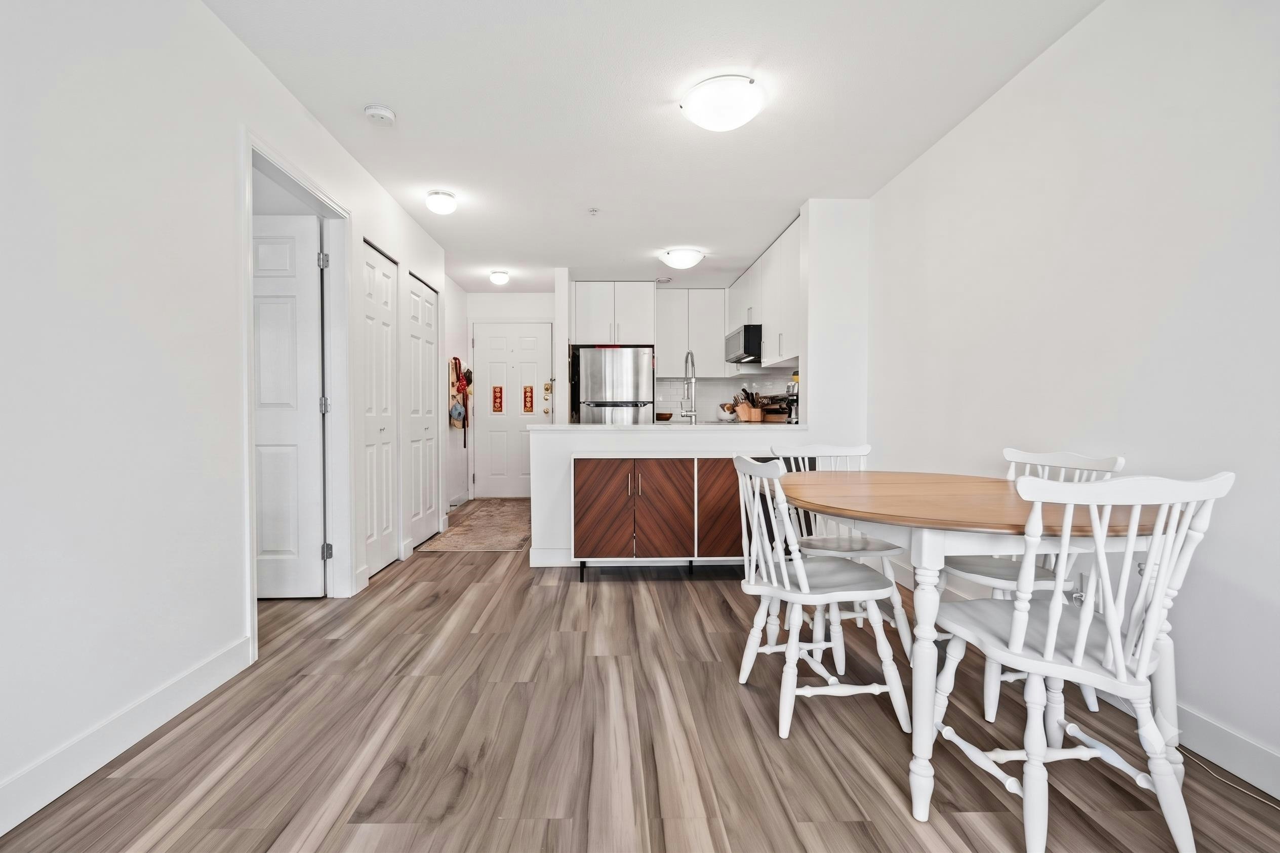 302-5818 Lincoln Street, Vancouver, BC, V5R 4P7 - 2