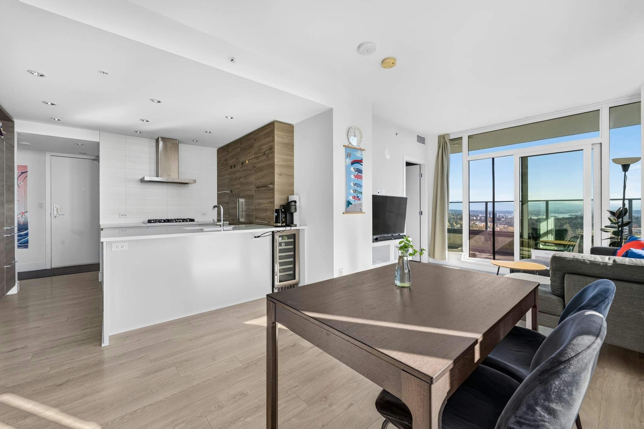 2807-7388 Kingsway - 4