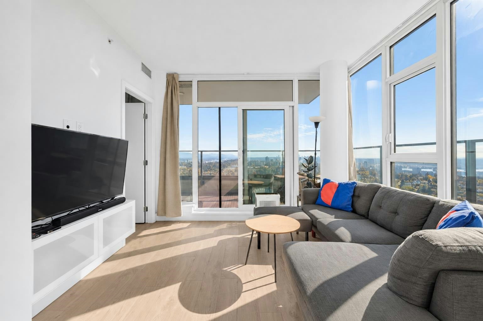2807-7388 Kingsway - 3