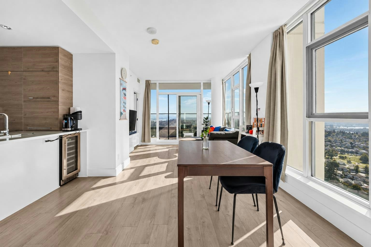 2807-7388 Kingsway - 2