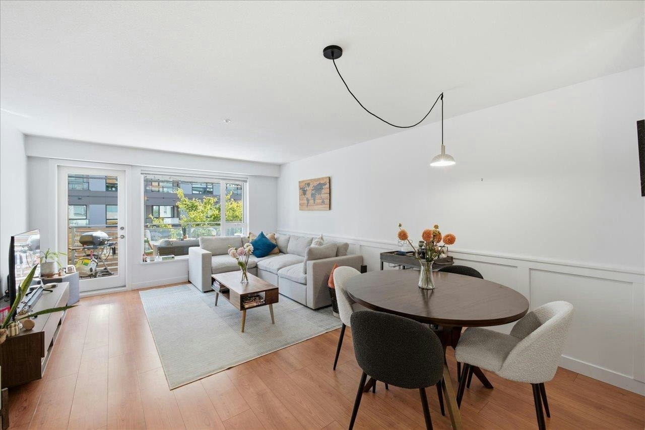 102-221 E 3rd Street, North Vancouver, BC, V7L 0C1
