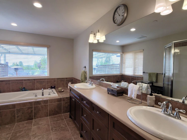 15974 Buena Vista Avenue, Surrey, BC, V4B 2A5 - 21