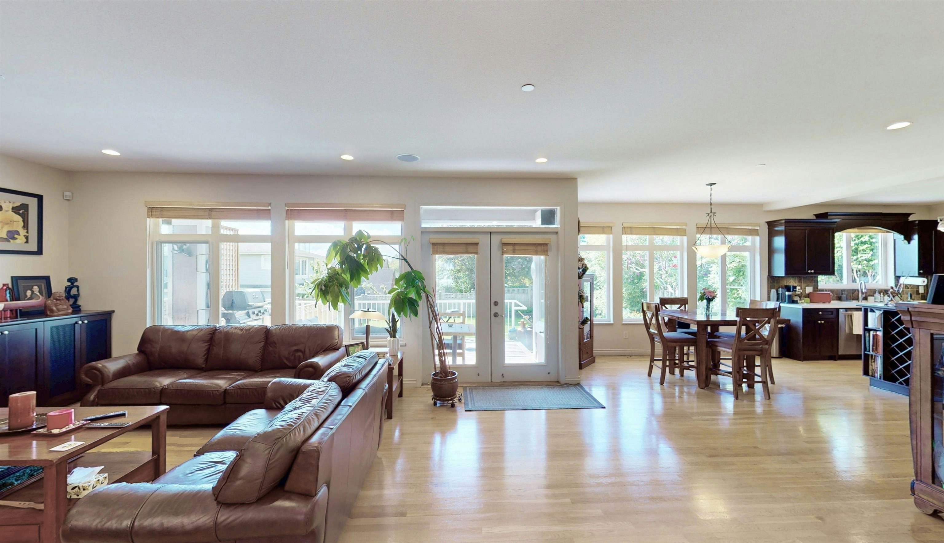 15974 Buena Vista Avenue, Surrey, BC, V4B 2A5 - 3