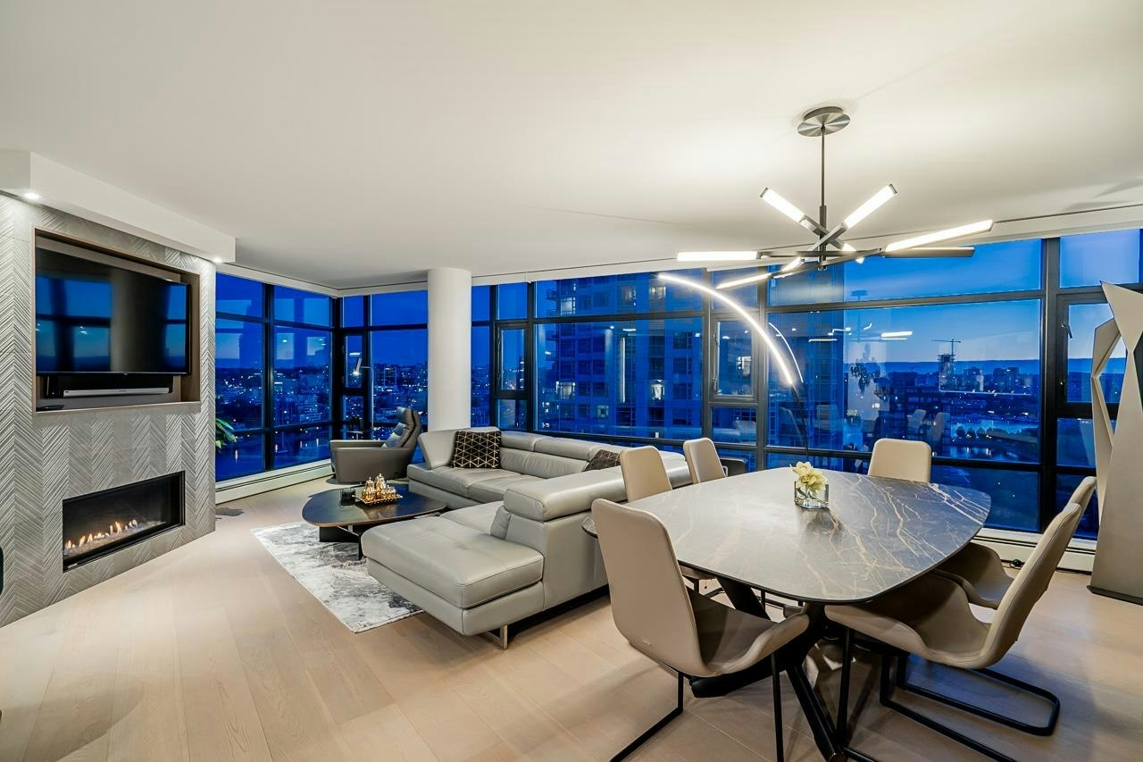 2207-198 Aquarius Mews, Vancouver, BC, V6Z 2Y4