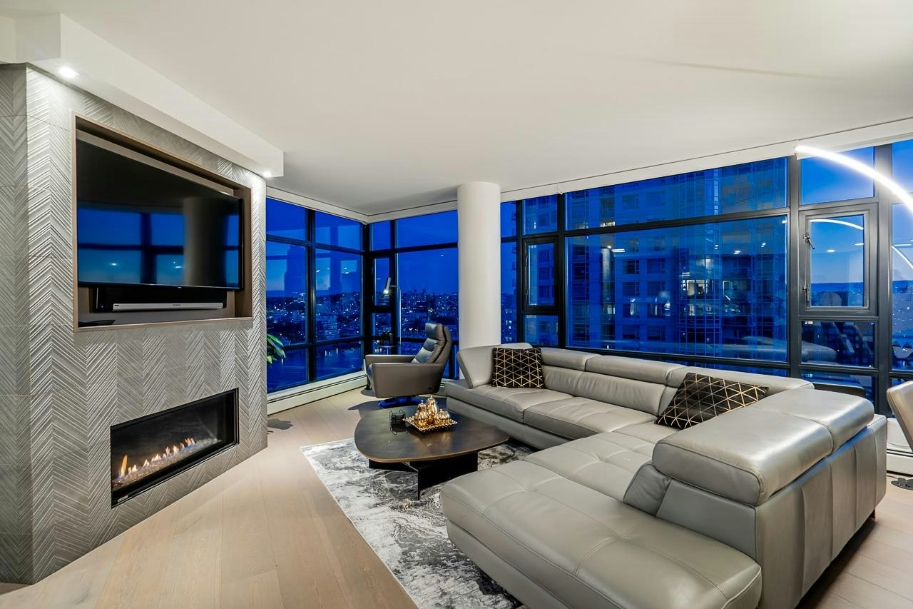 2207-198 Aquarius Mews, Vancouver, BC, V6Z 2Y4