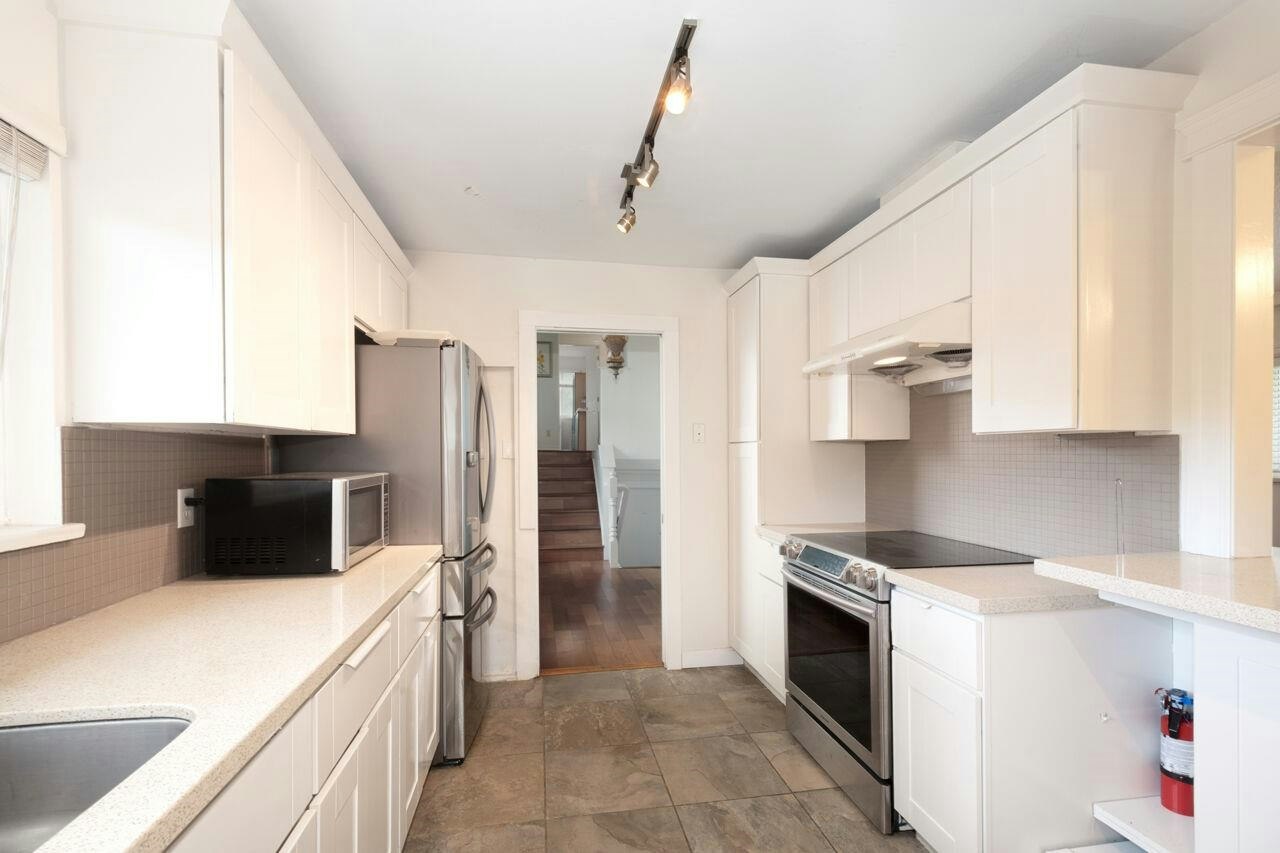 8240 Manson Drive, Burnaby, BC, V5A 2C2 - 20