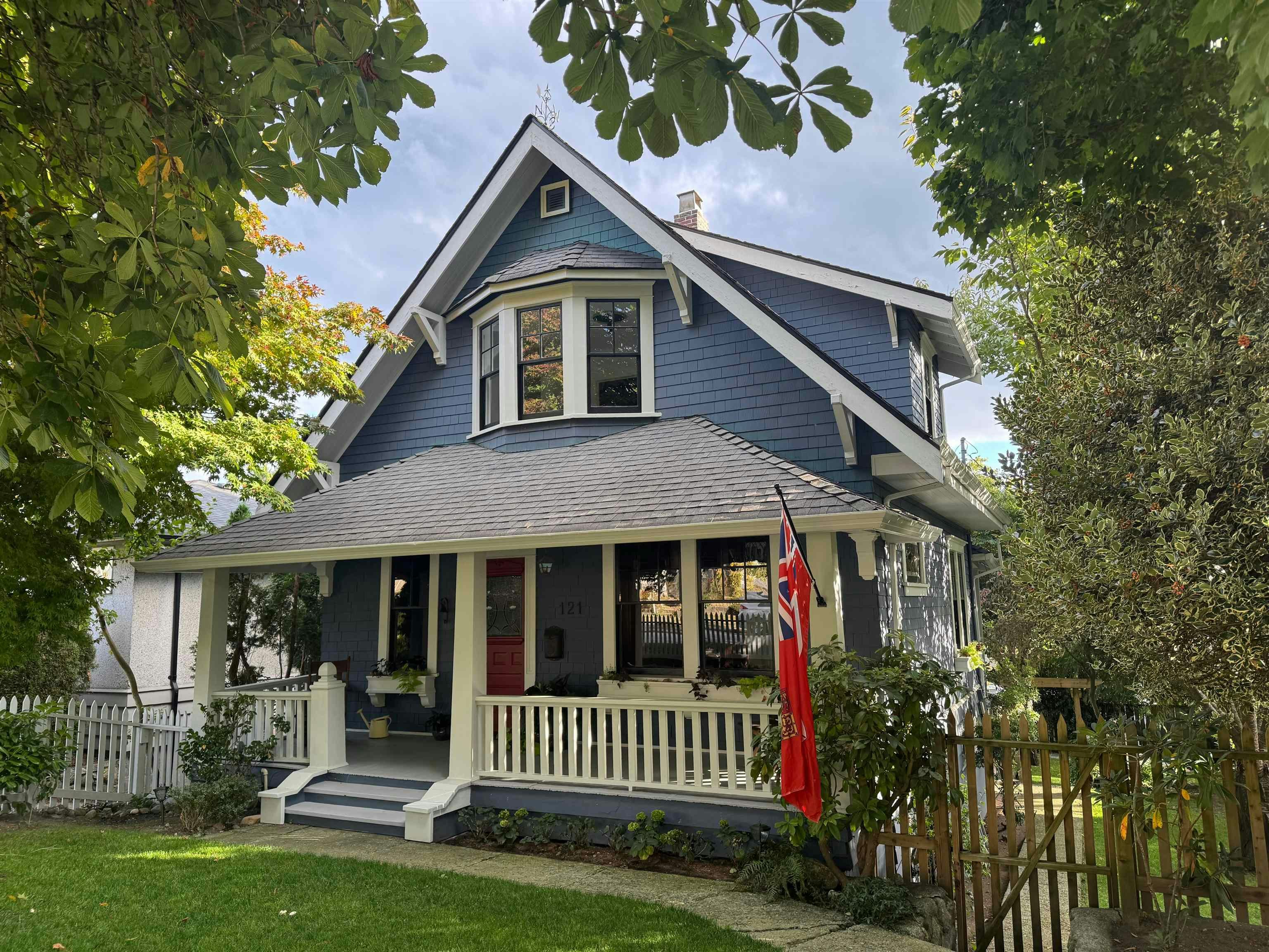 121 E 27th Street, North Vancouver, BC, V7N 1B3